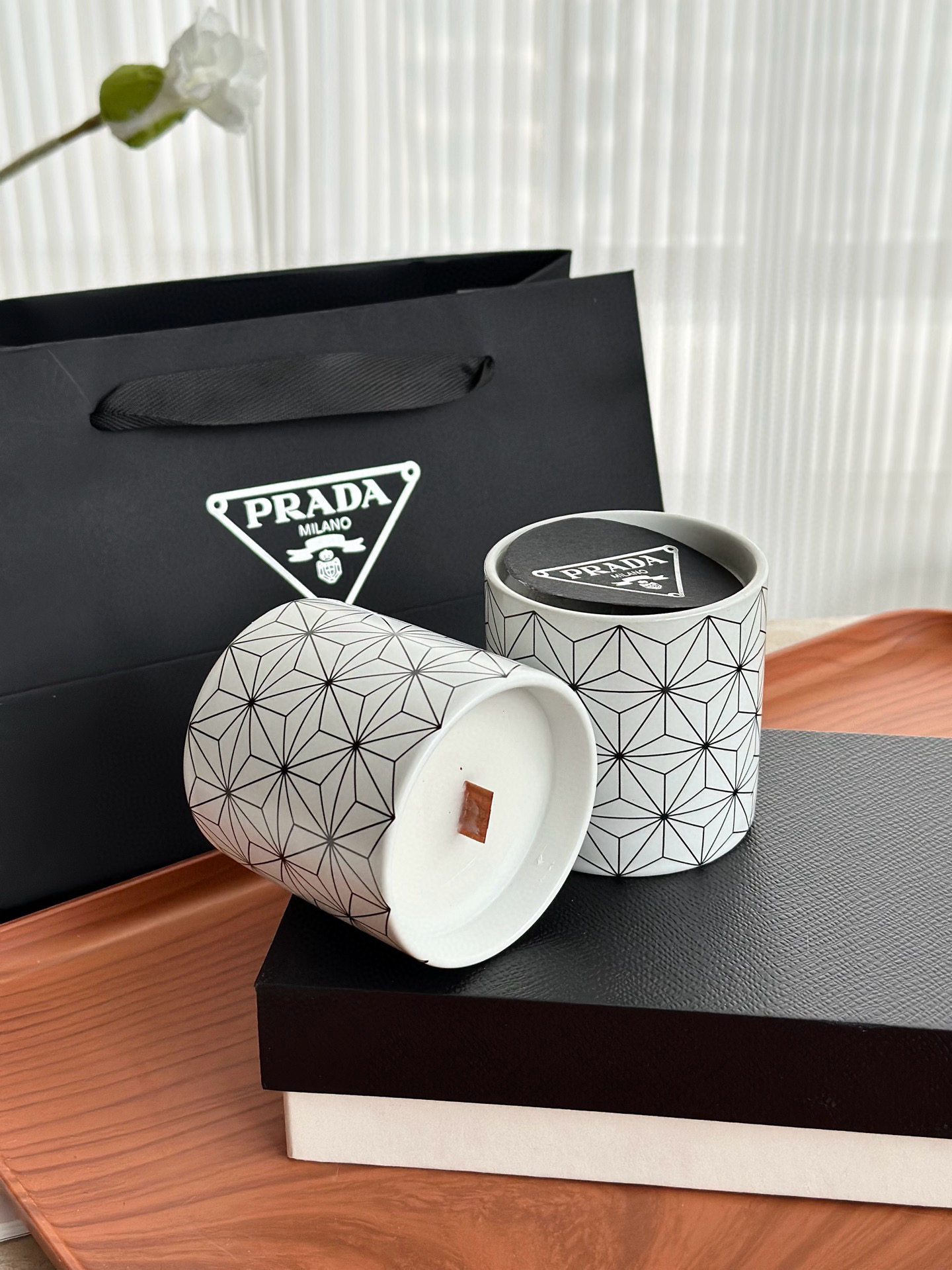  Свечи ароматические в стиле Prada, белый геометрический набор из 2 шт.