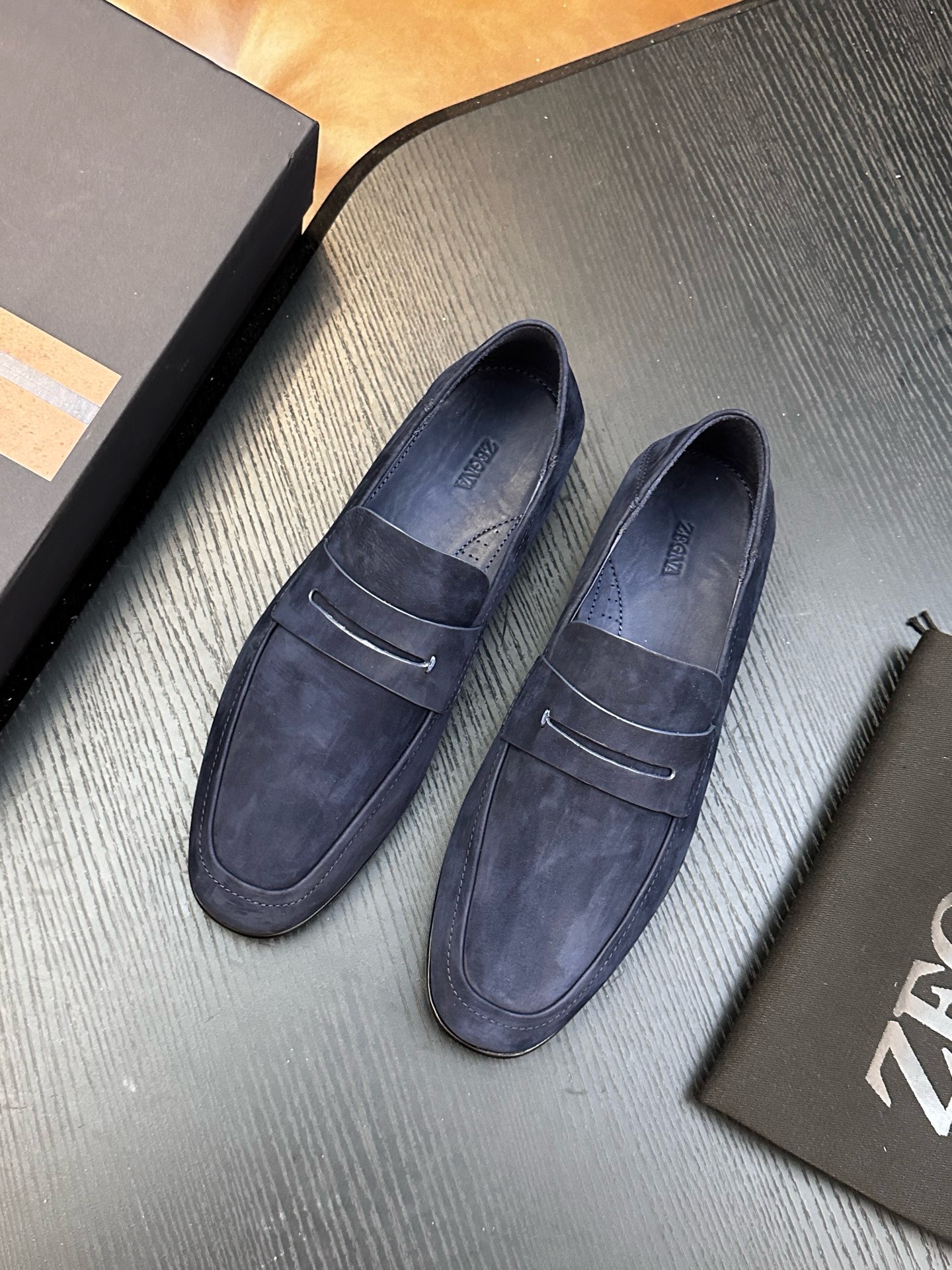 Лоферы мужские в стиле Zegna из натуральной замши синего цвета