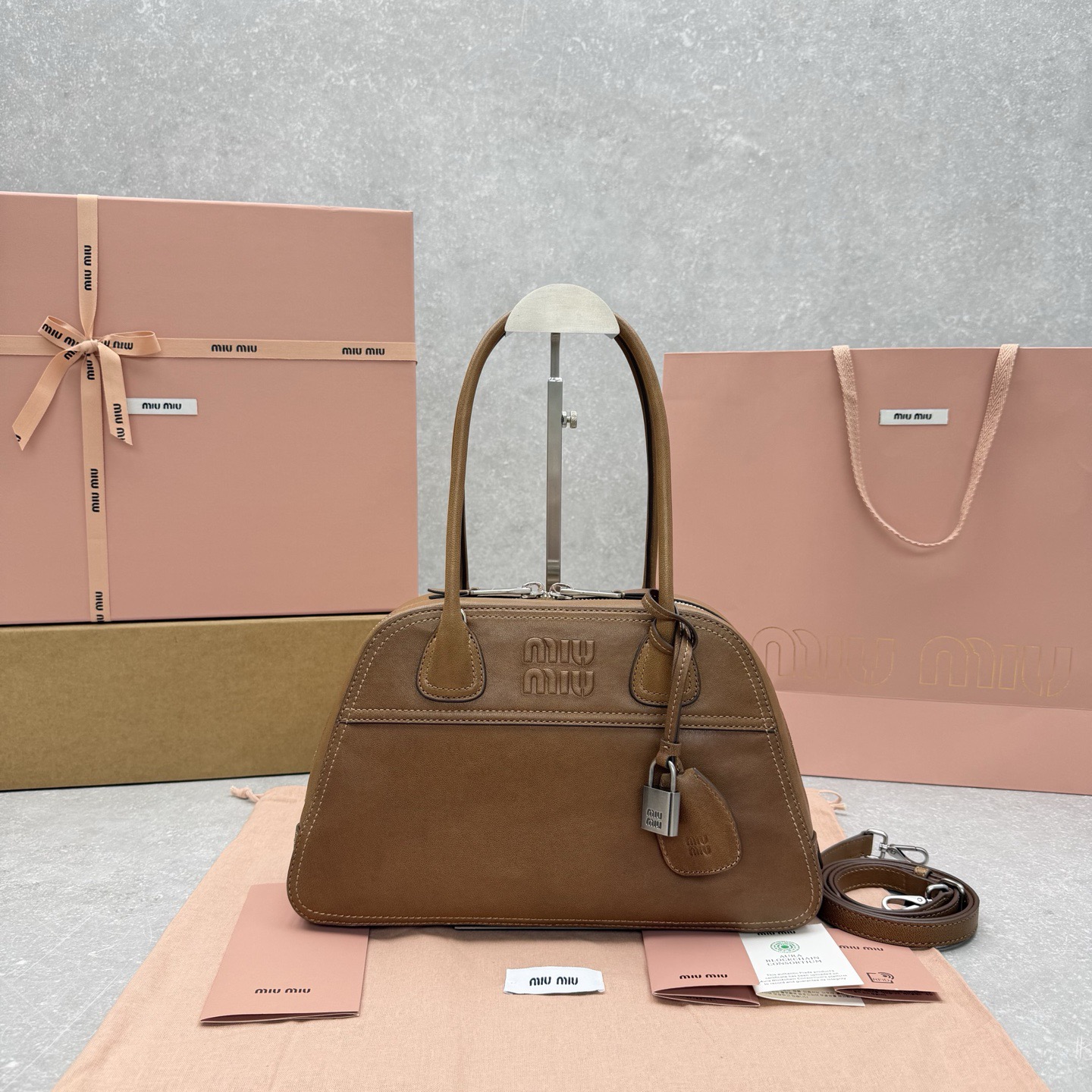 Сумка женская в стиле Miu Miu Vivant из натуральной кожи коричневого цвета