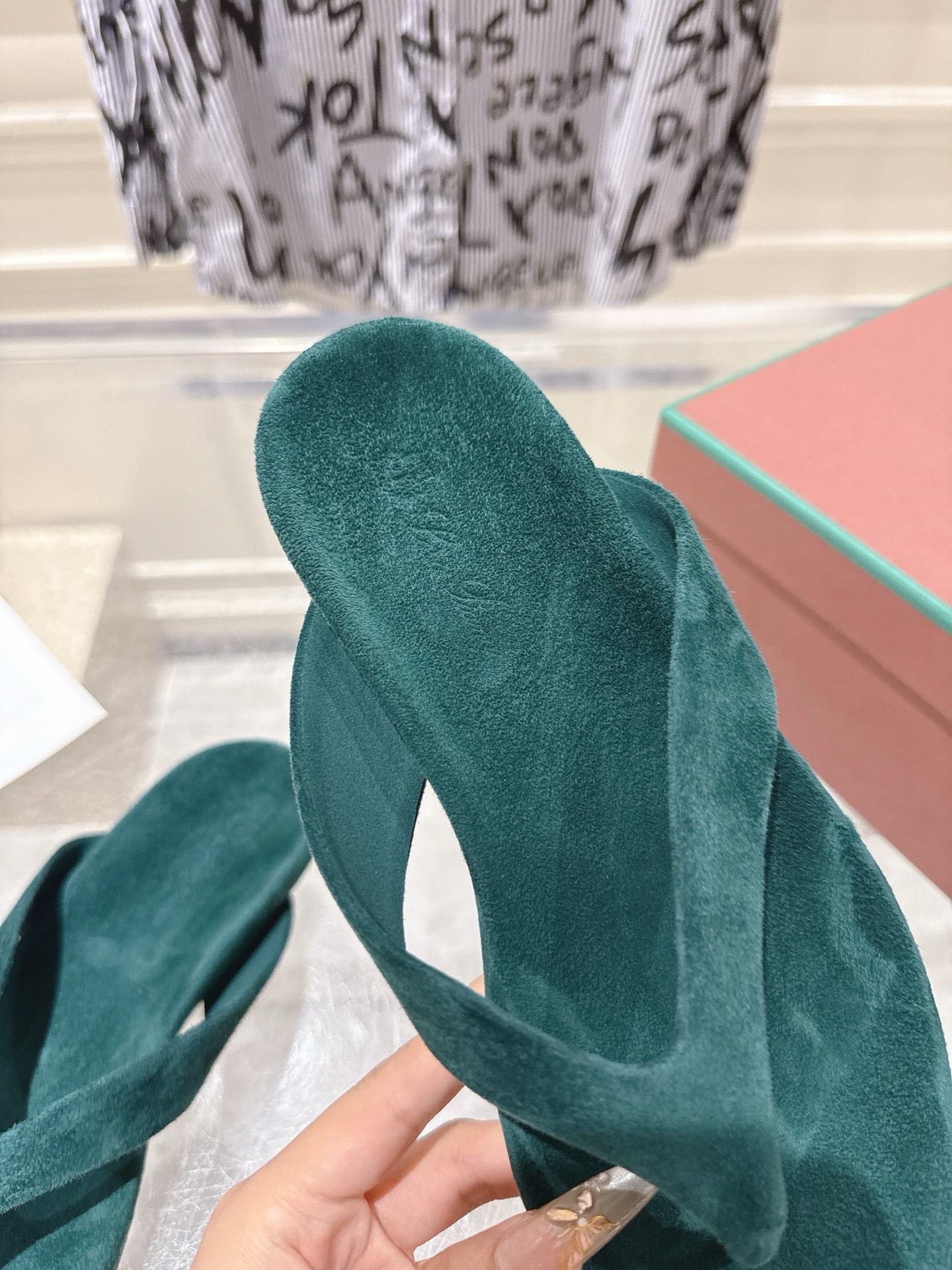 Шлёпанцы женские в стиле Loro Piana изумрудного цвета