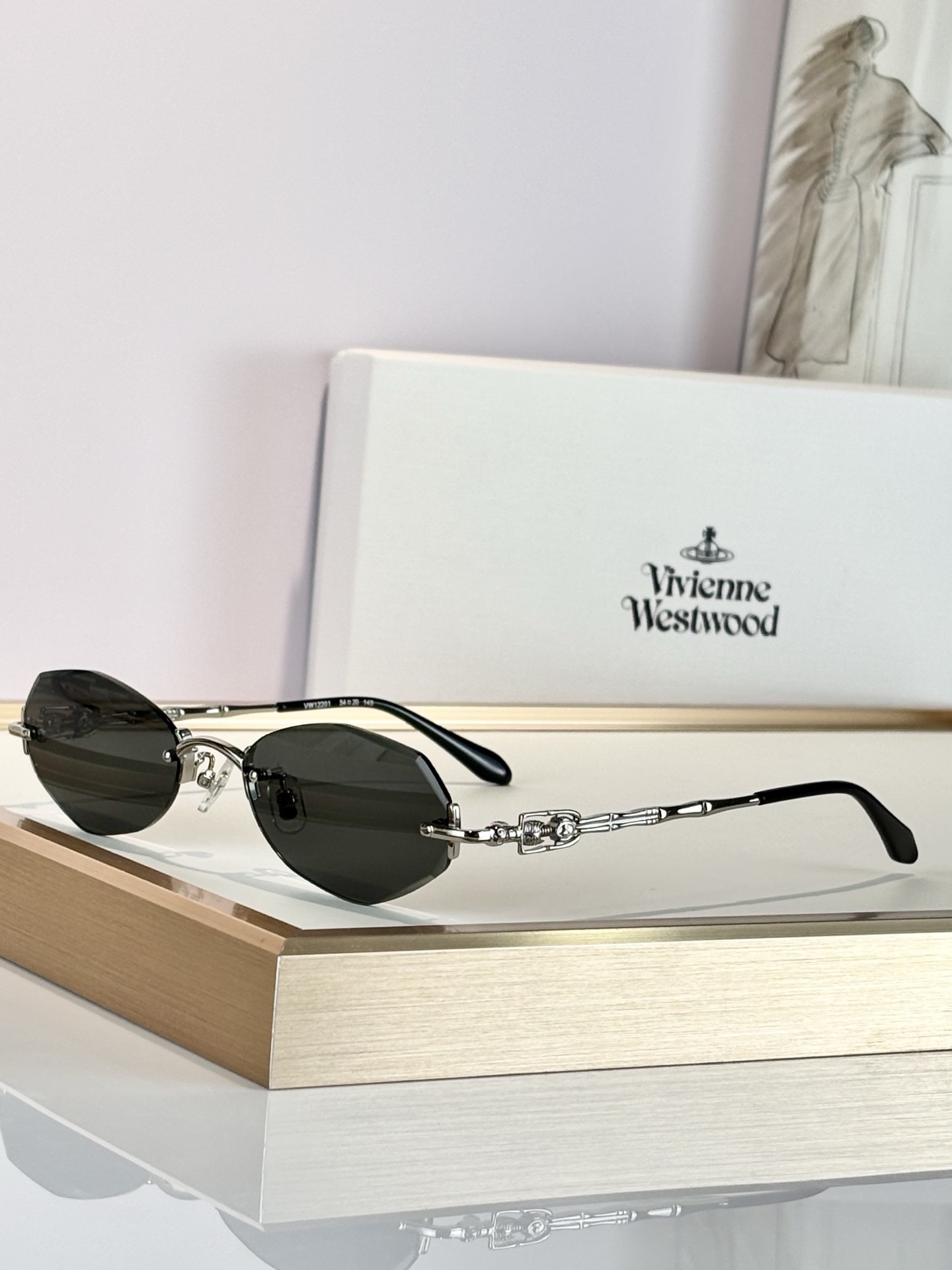 Очки солнцезащитные женские в стиле Vivienne Westwood