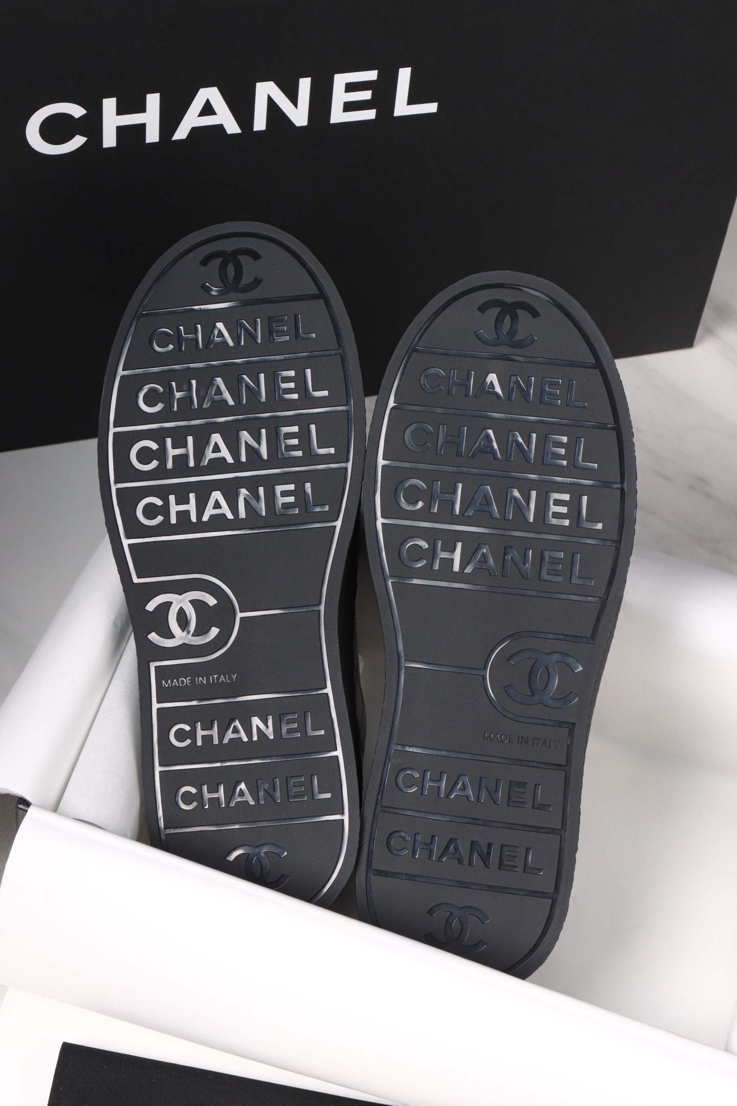 Кеды женские Chanel 25A из натуральной кожи черного цвета