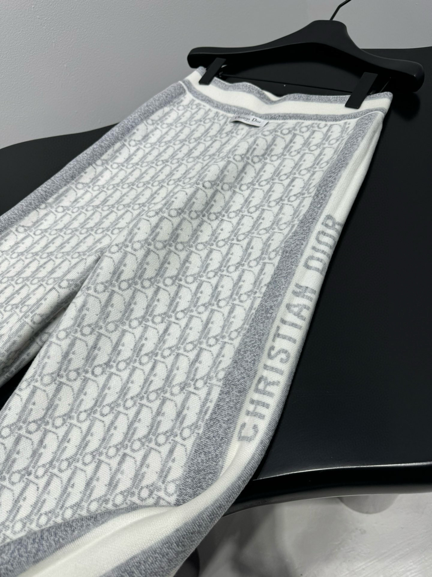 Брюки женские в стиле Dior из шерстяного трикотажа молочного цвета с жаккардовым узором