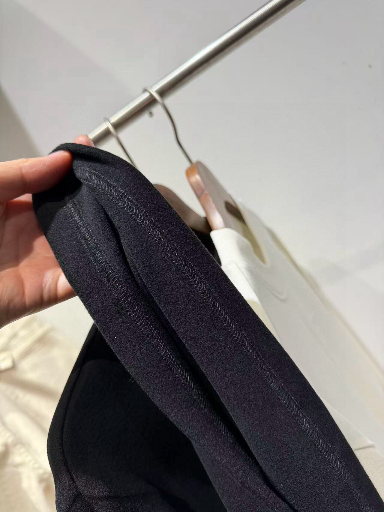 Лонгслив мужской в стиле Dior из смесового хлопка чёрного цвета с утепляющей основой