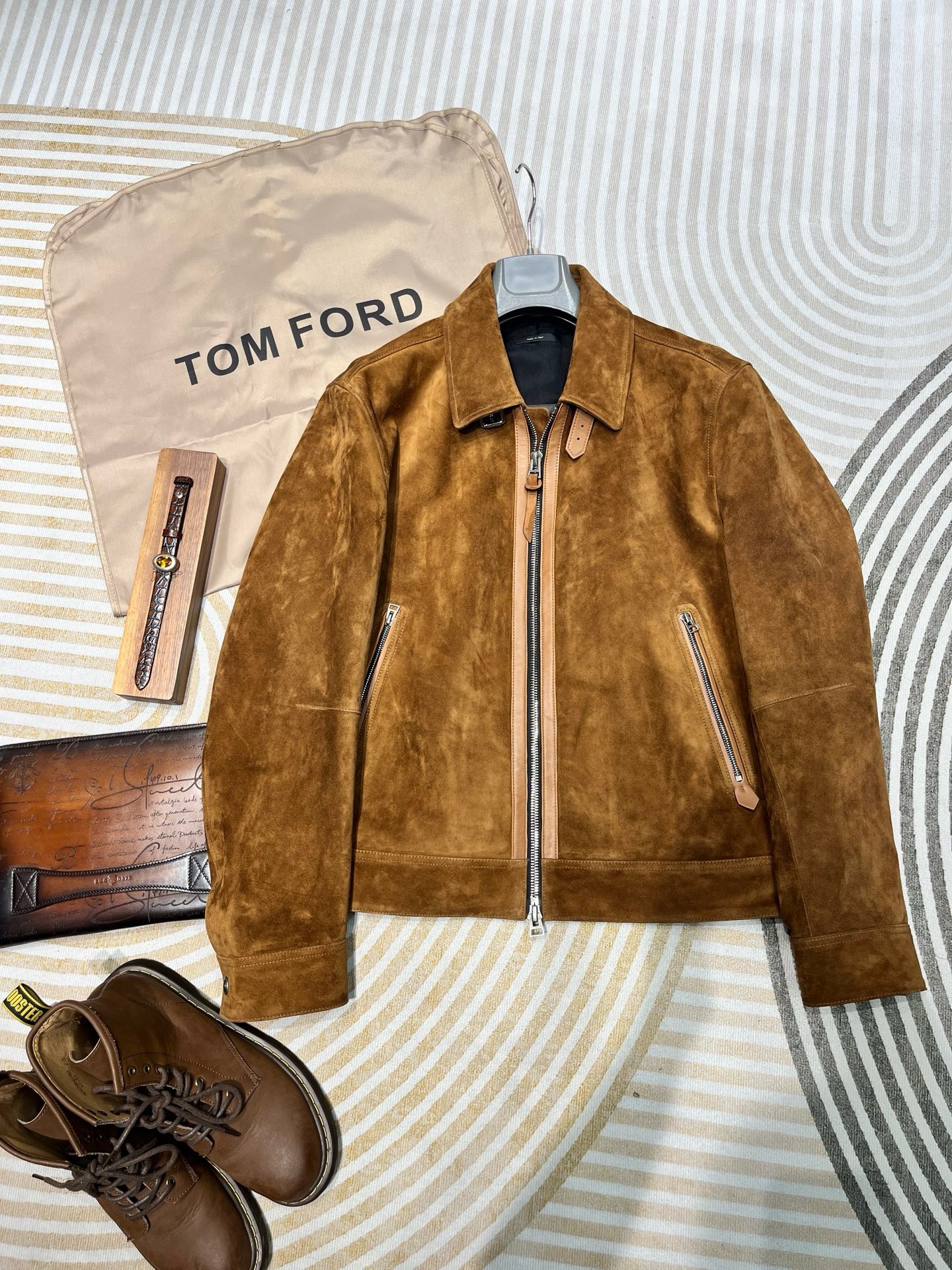 Куртка мужская Tom Ford коньячного цвета с отложным воротником и кожаной отделкой