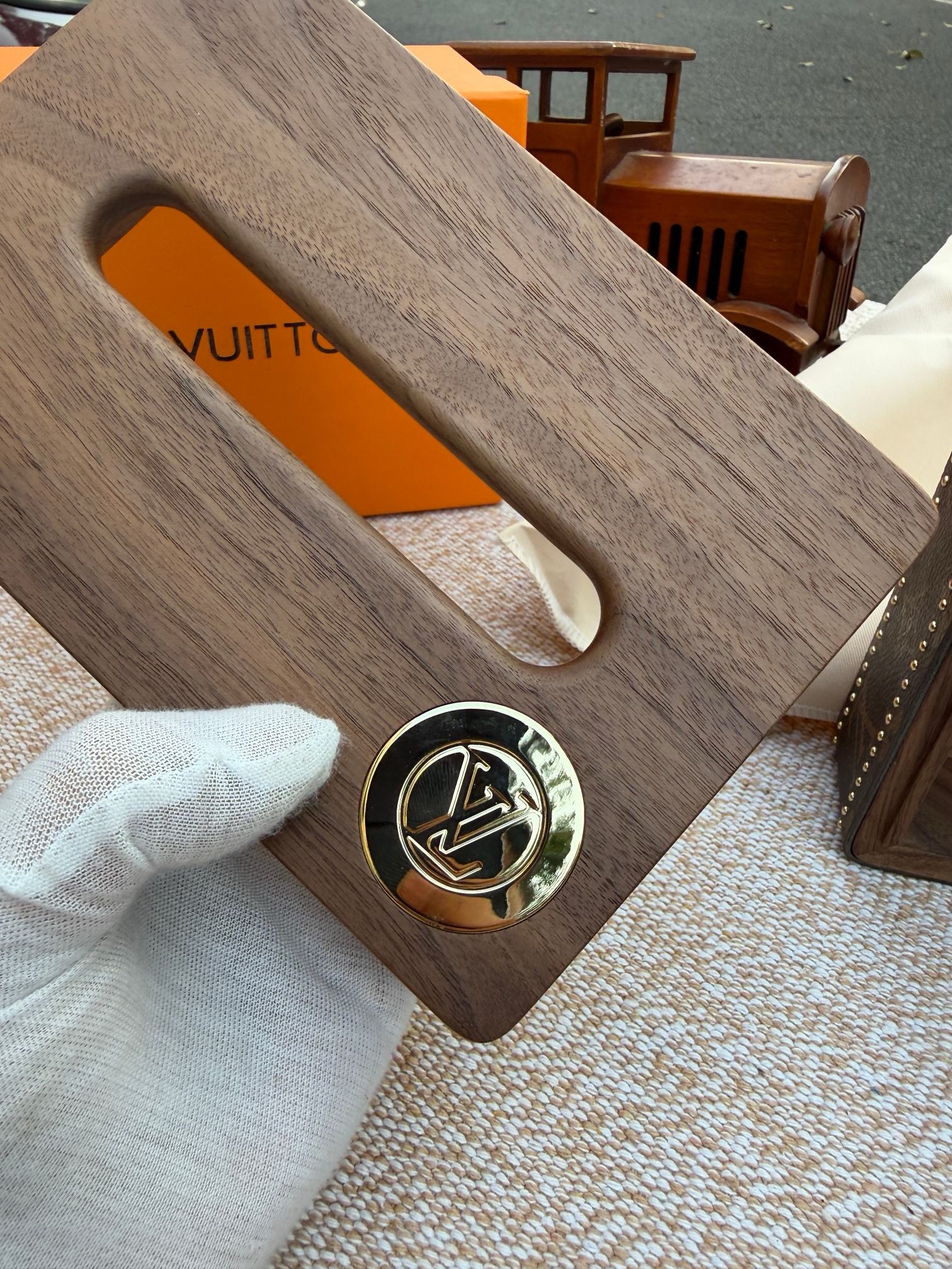 Салфетница Louis Vuitton темно-коричневого цвета