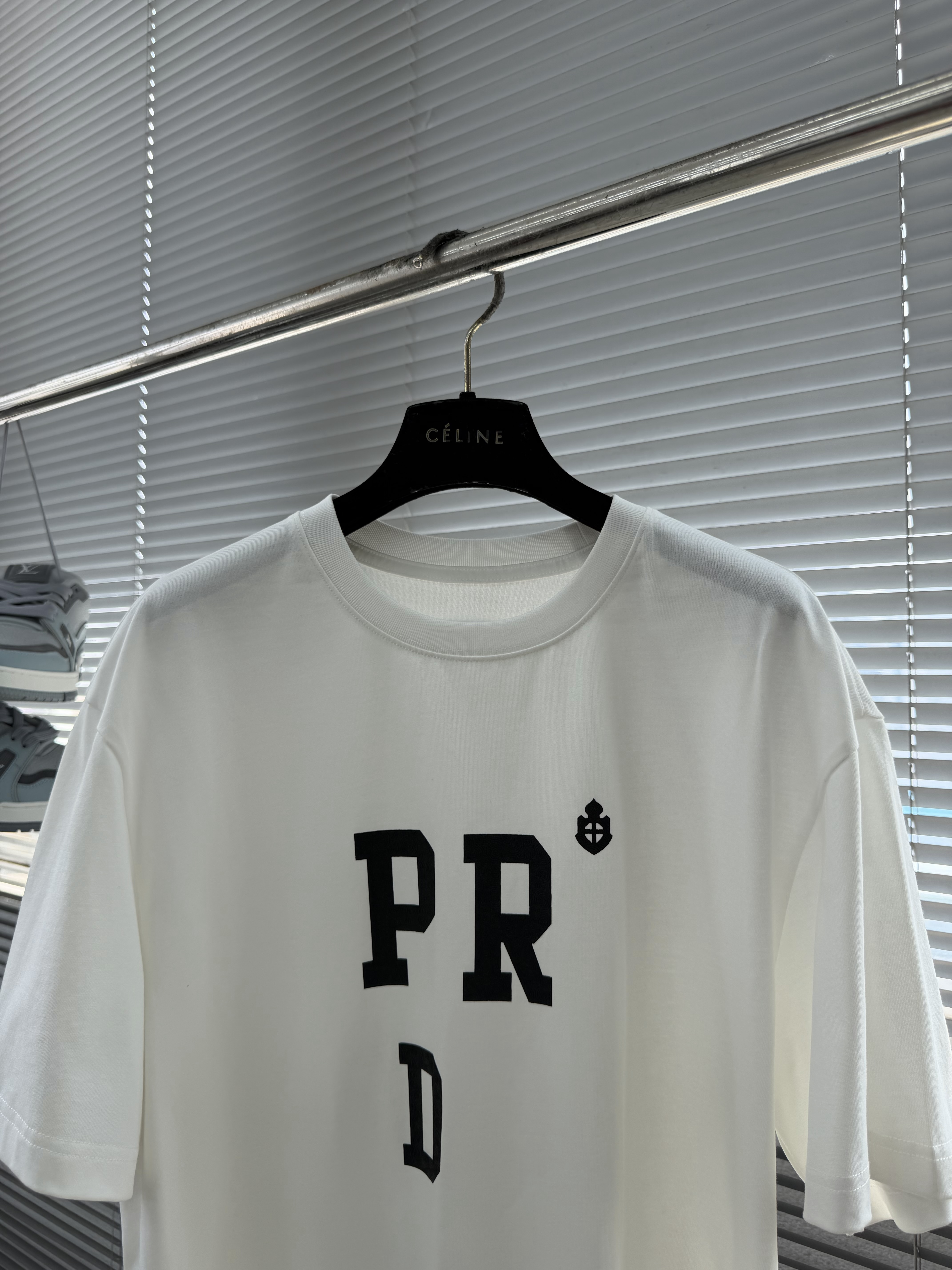 Футболка Prada белого цвета с буквенным принтом