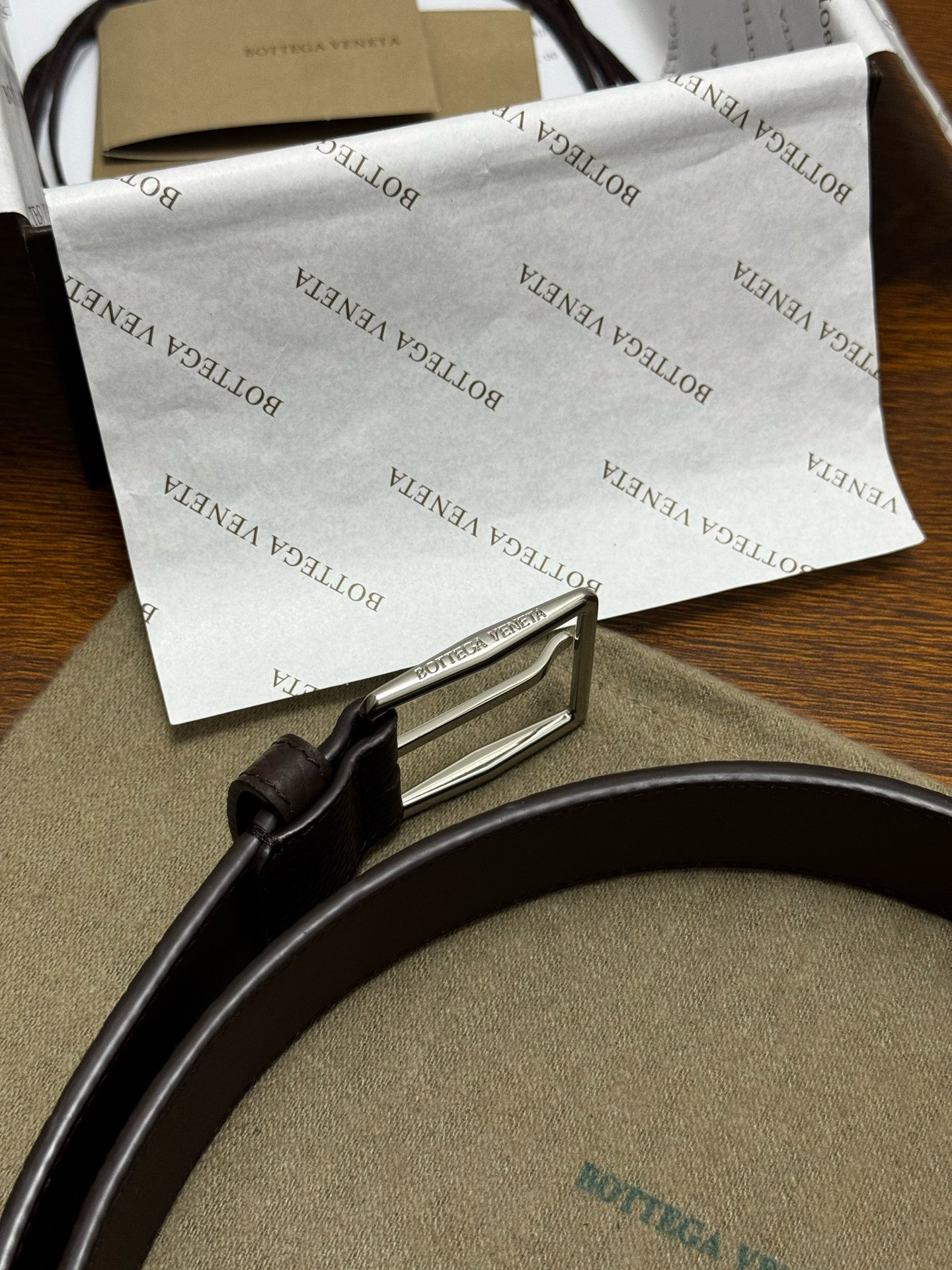 Ремень мужской Bottega Veneta Intrecciato коричневого цвета стальная пряжка