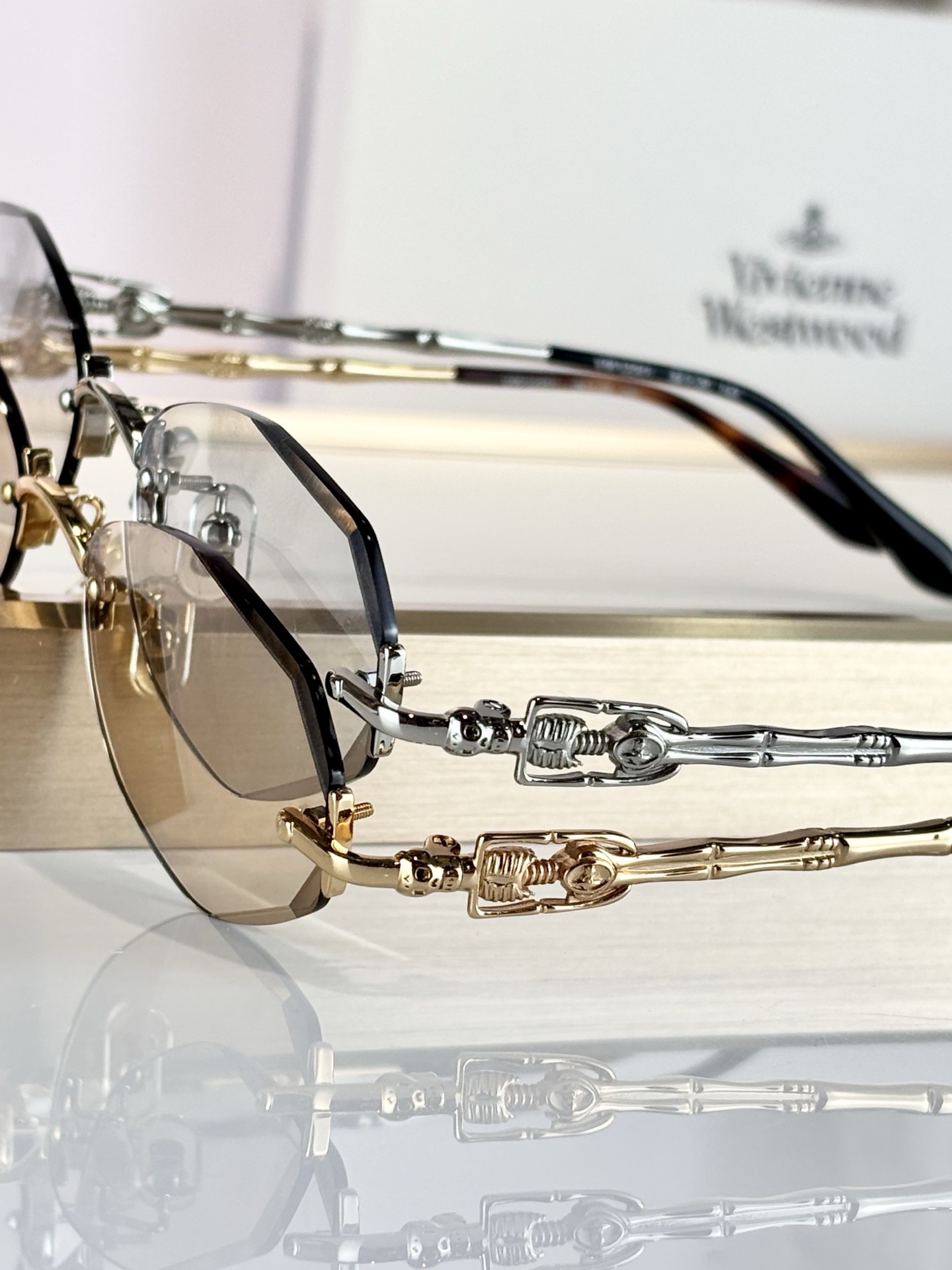 Очки солнцезащитные женские в стиле Vivienne Westwood