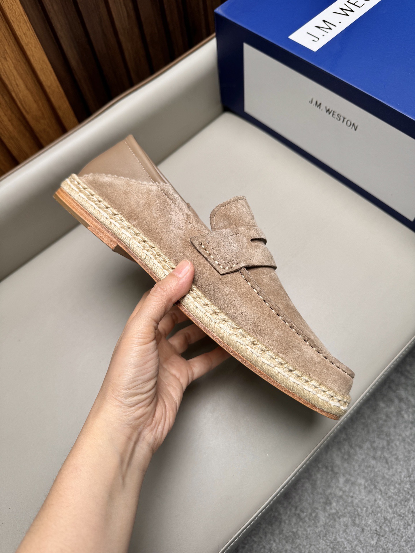 Лоферы мужские в стиле J.M. Weston бежевого цвета