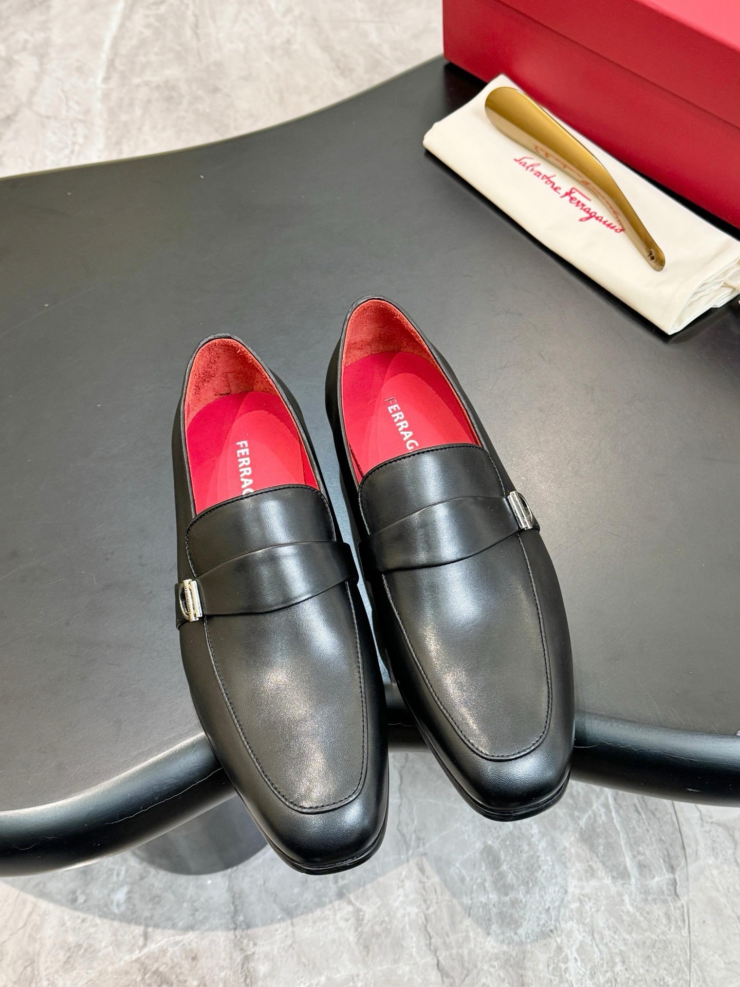 Лоферы мужские в стиле Salvatore Ferragamo Gancini чёрного цвета