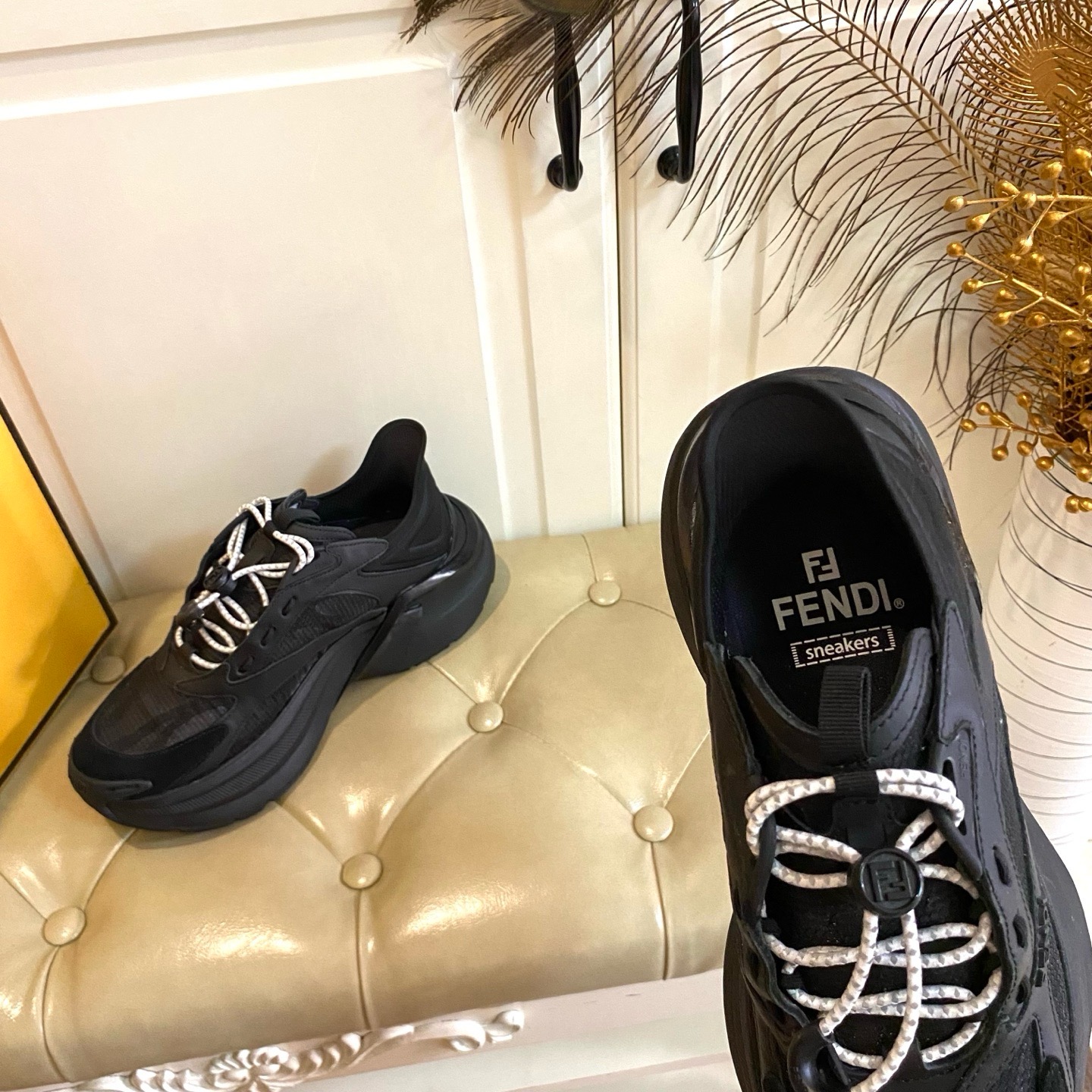 Кроссовки женские в стиле Fendi F-Light чёрного цвета