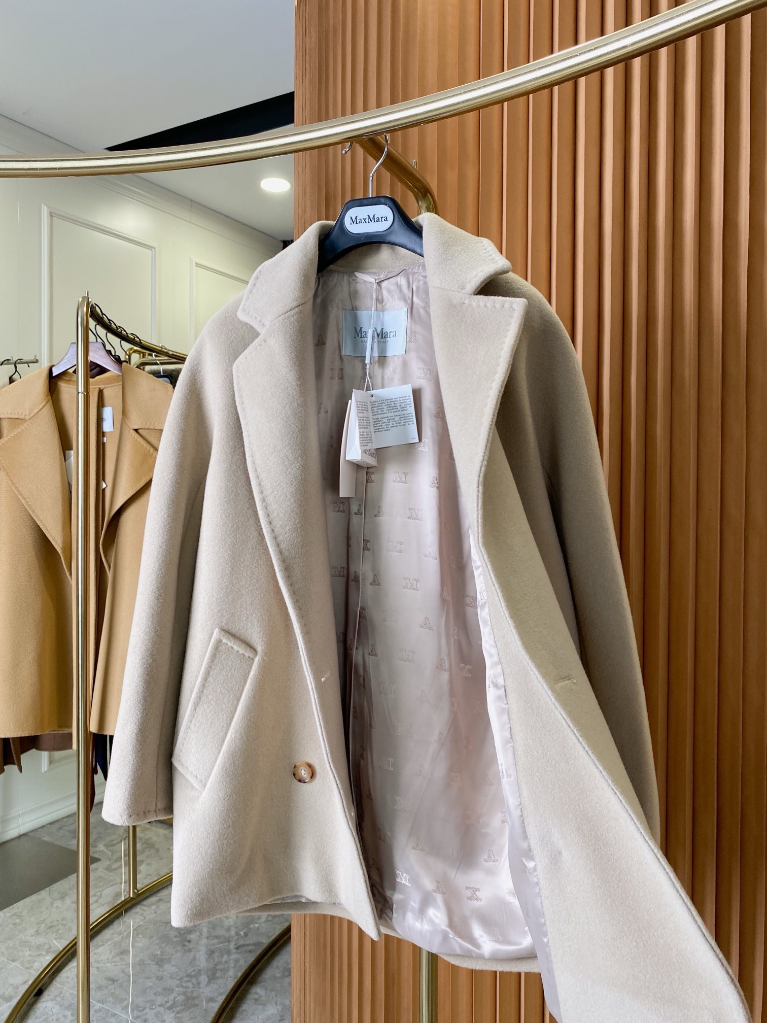 Пальто женское Max Mara Short 101801 Icon Coat бежевого цвета