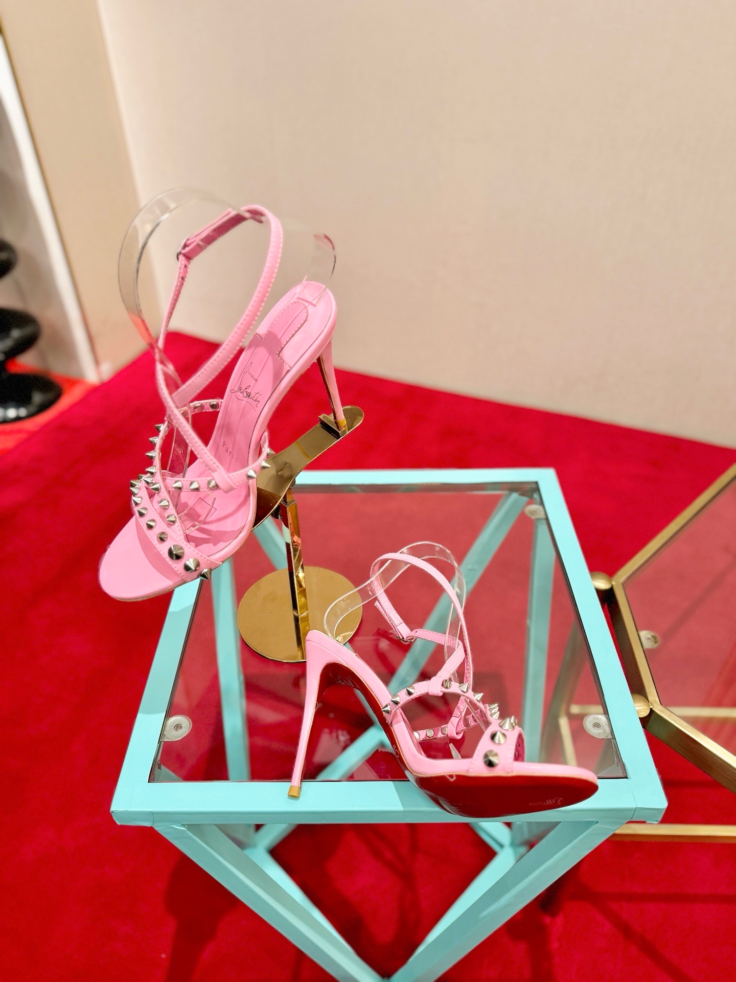 Босоножки женские в стиле Christian Louboutin So Kate розового цвета