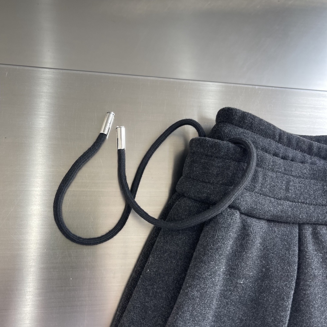 Брюки мужские в стиле Maison Margiela тёмно-серого цвета с утеплённой подкладкой