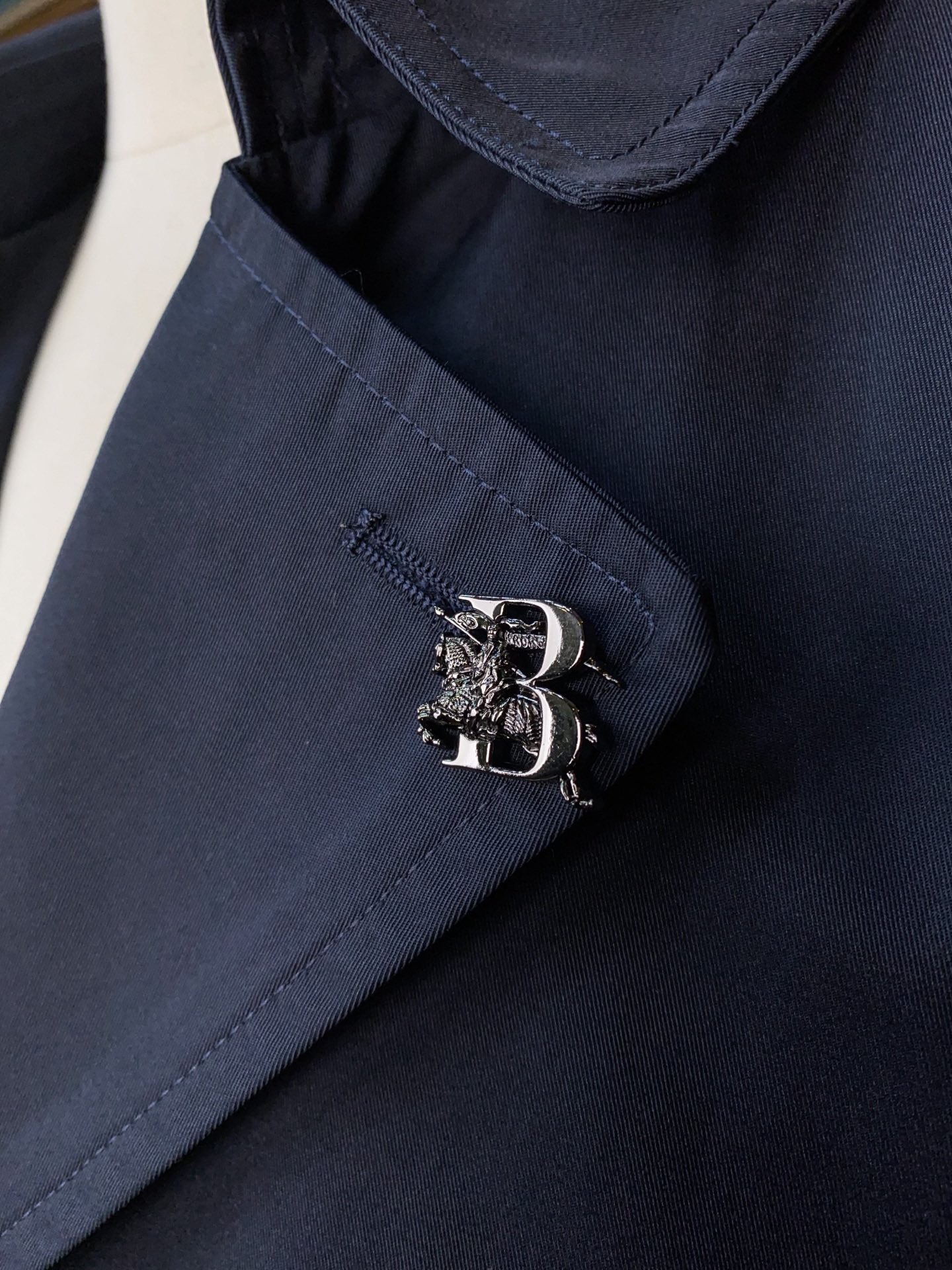 Тренч мужской в стиле Burberry темно-синего цвета классический