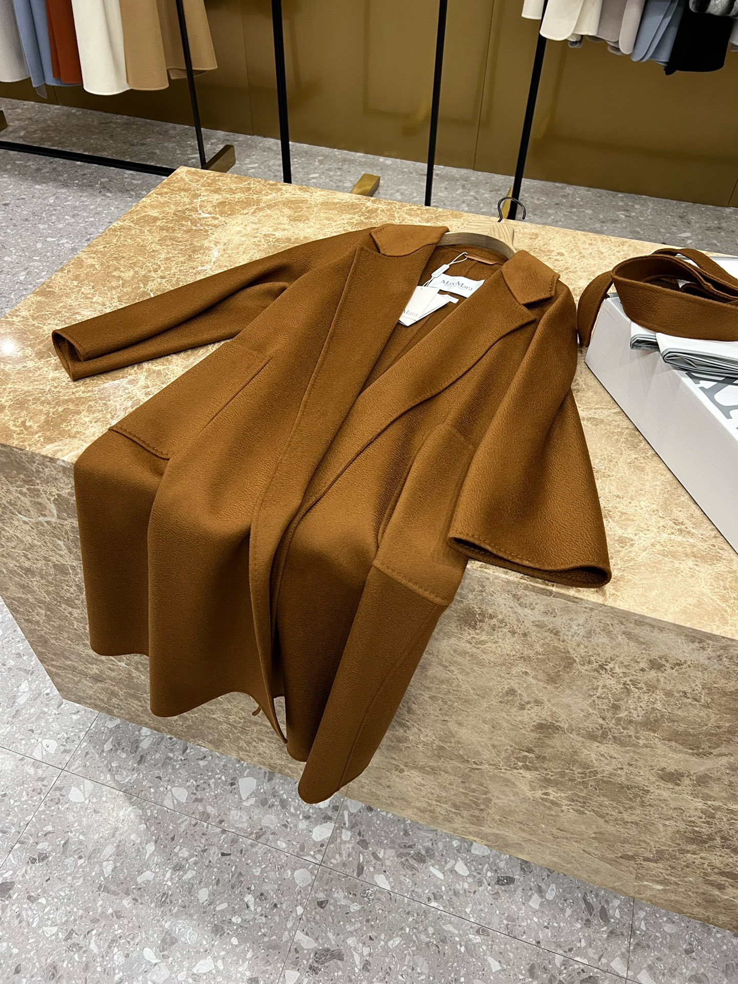 Пальто женское в стиле Max Mara Ludmilla карамельного цвета 