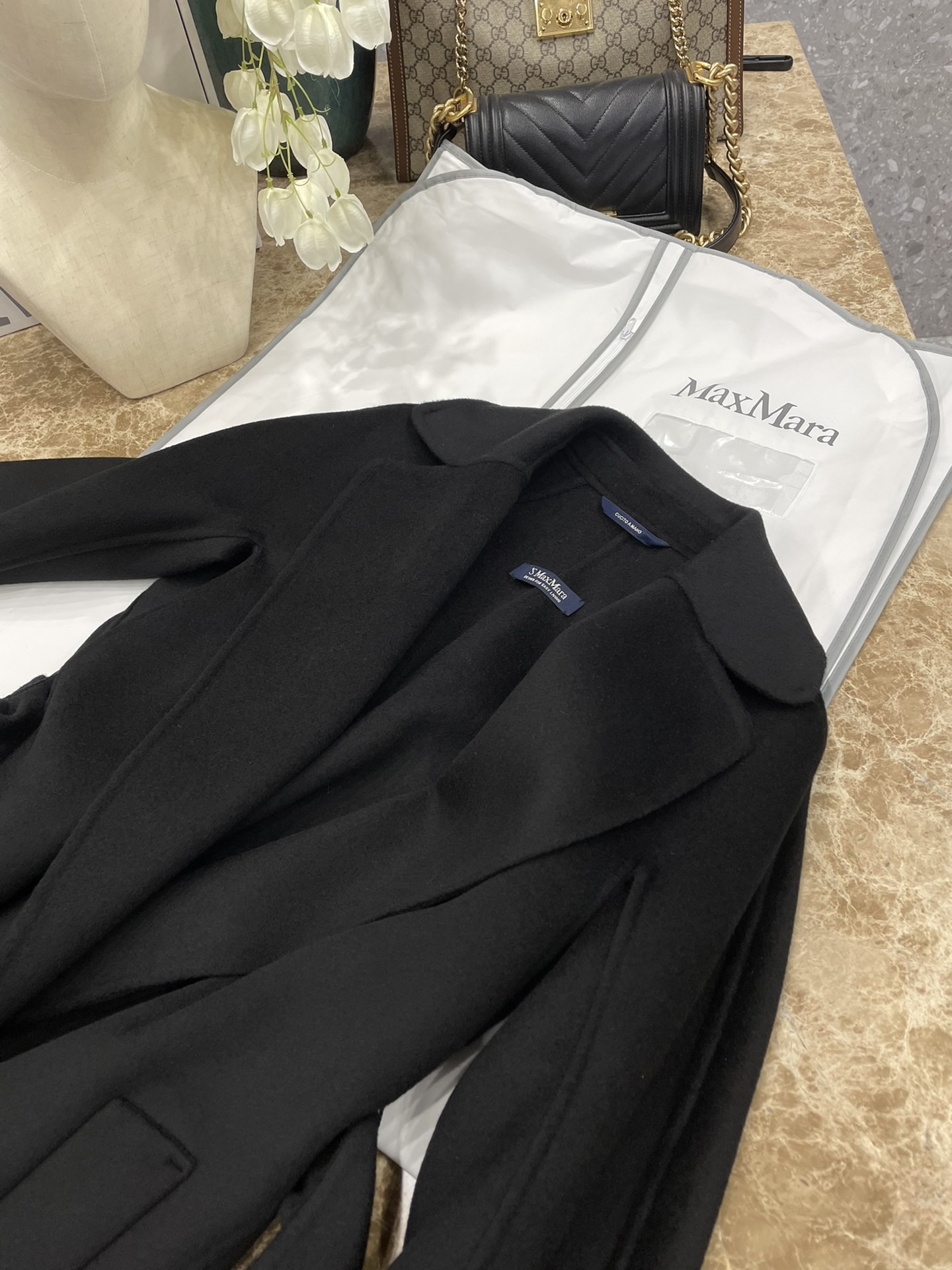 Пальто женское в стиле Max Mara Elisa чёрного цвета с поясом