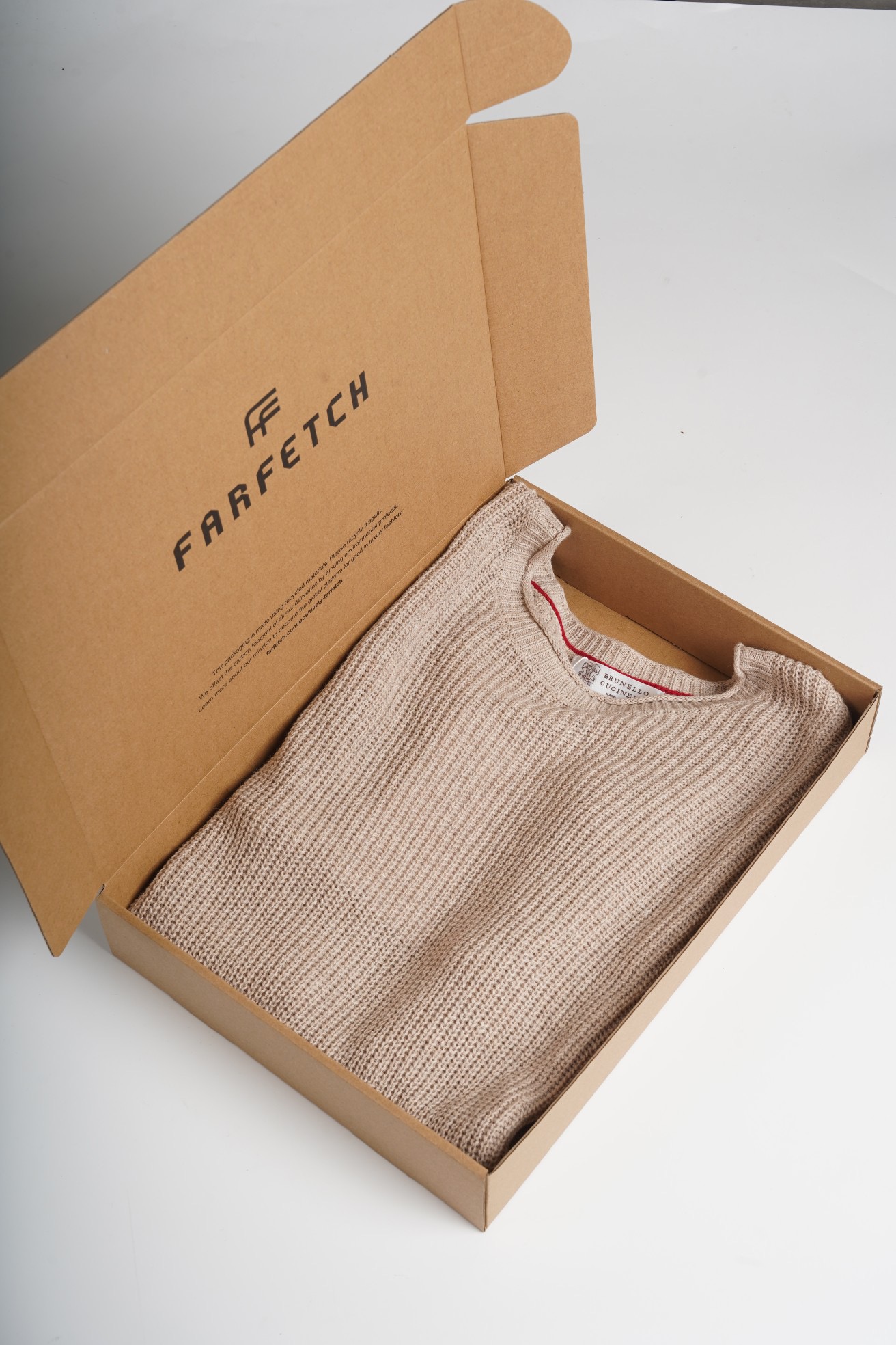 Футболка мужская в стиле Brunello Cucinelli из льна и хлопка бежевого цвета 