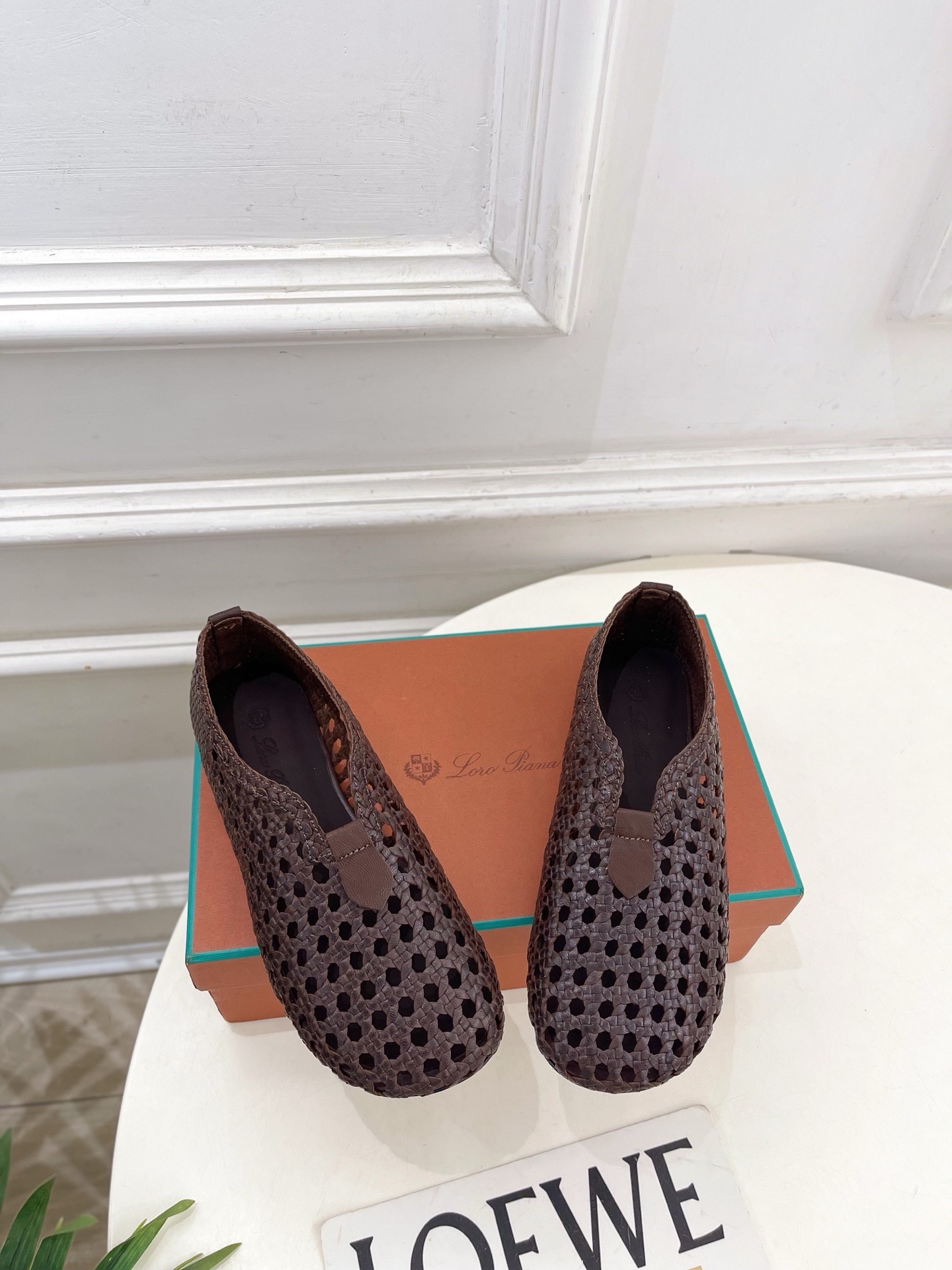 Лоферы женские в стиле Loro Piana графитового цвета