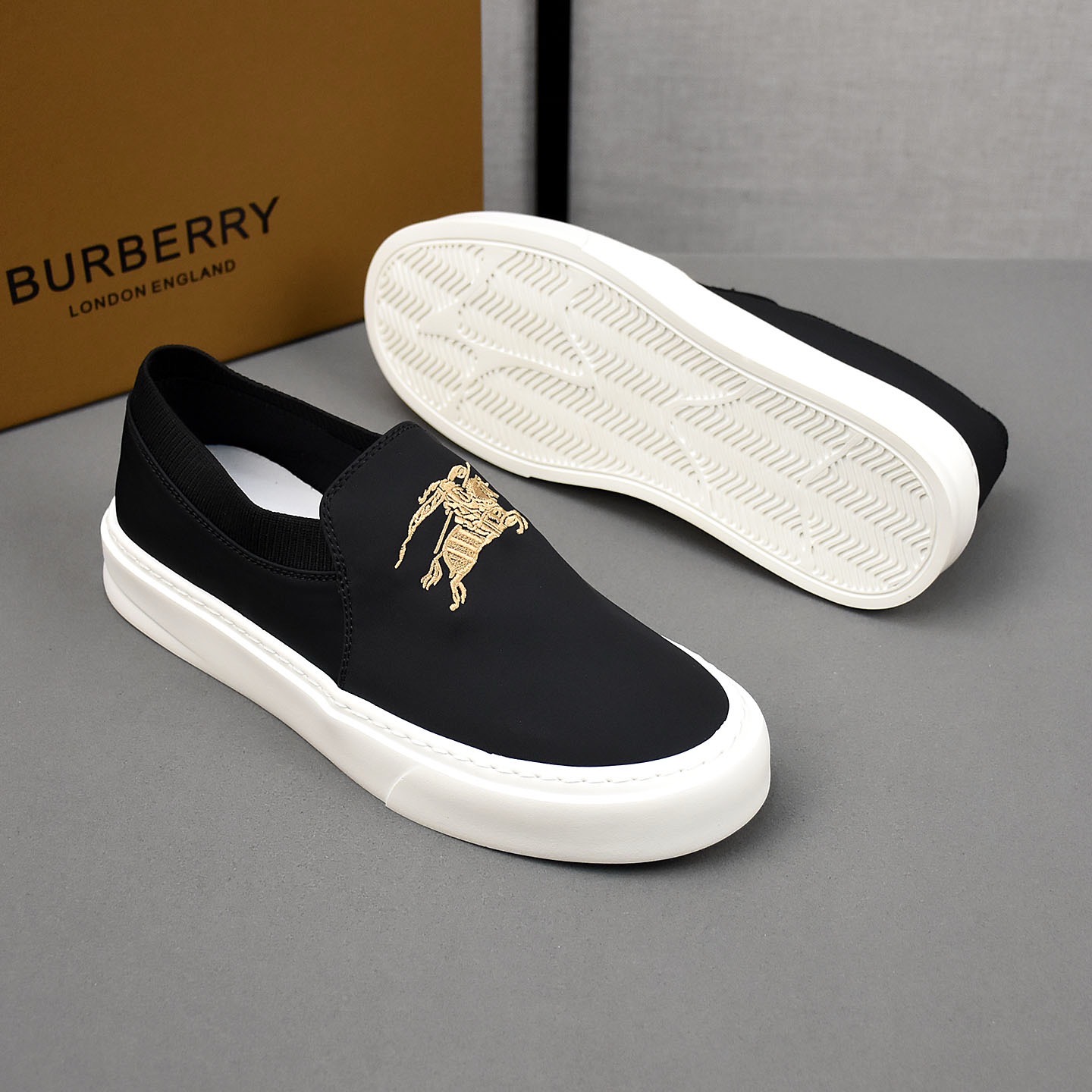 Слипоны мужские в стиле Burberry чёрного цвета