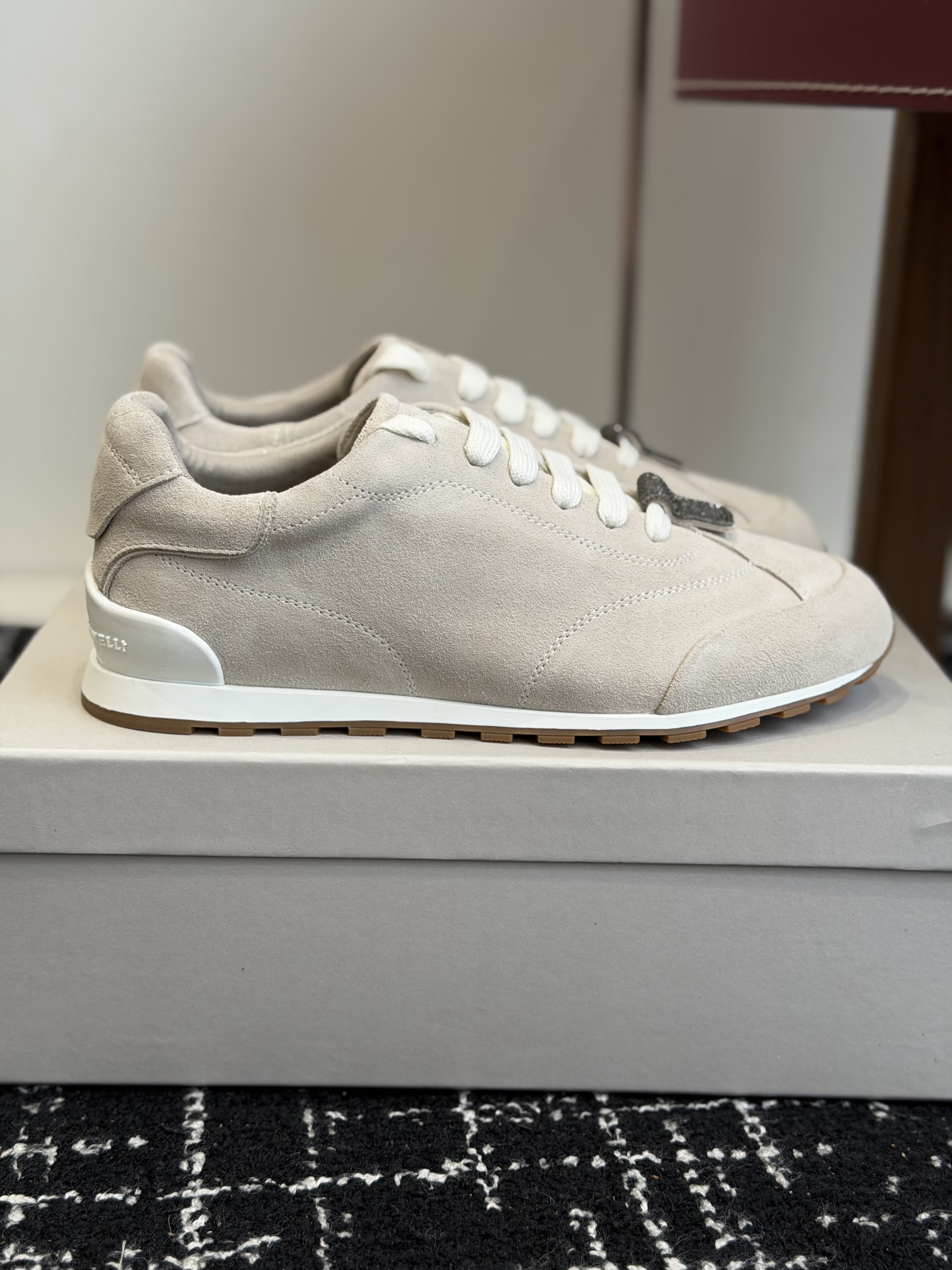 Кроссовки женские в стиле Brunello Cucinelli светло-бежевого цвета