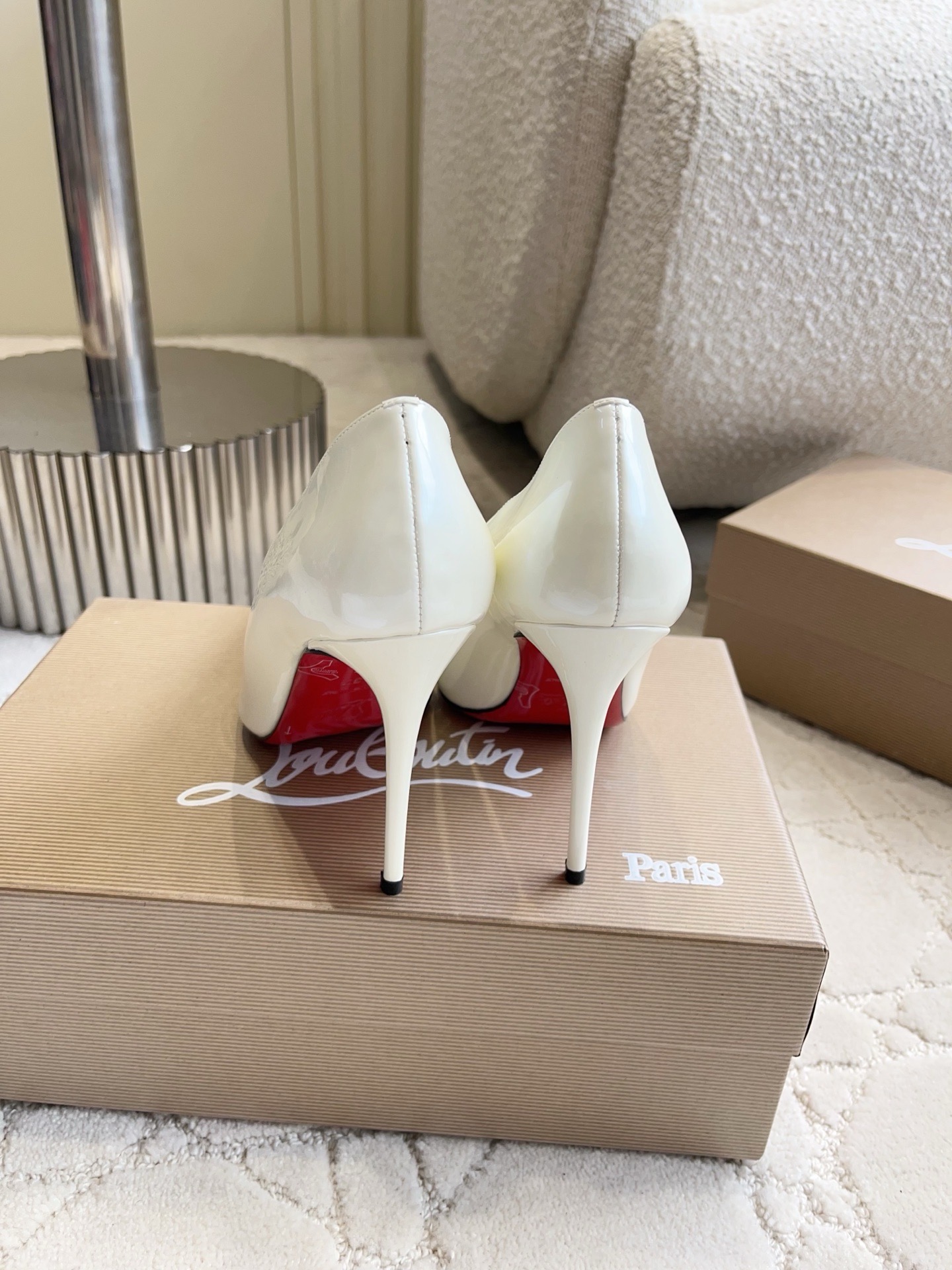 Туфли женские в стиле Christian Louboutin So Kate белого цвета