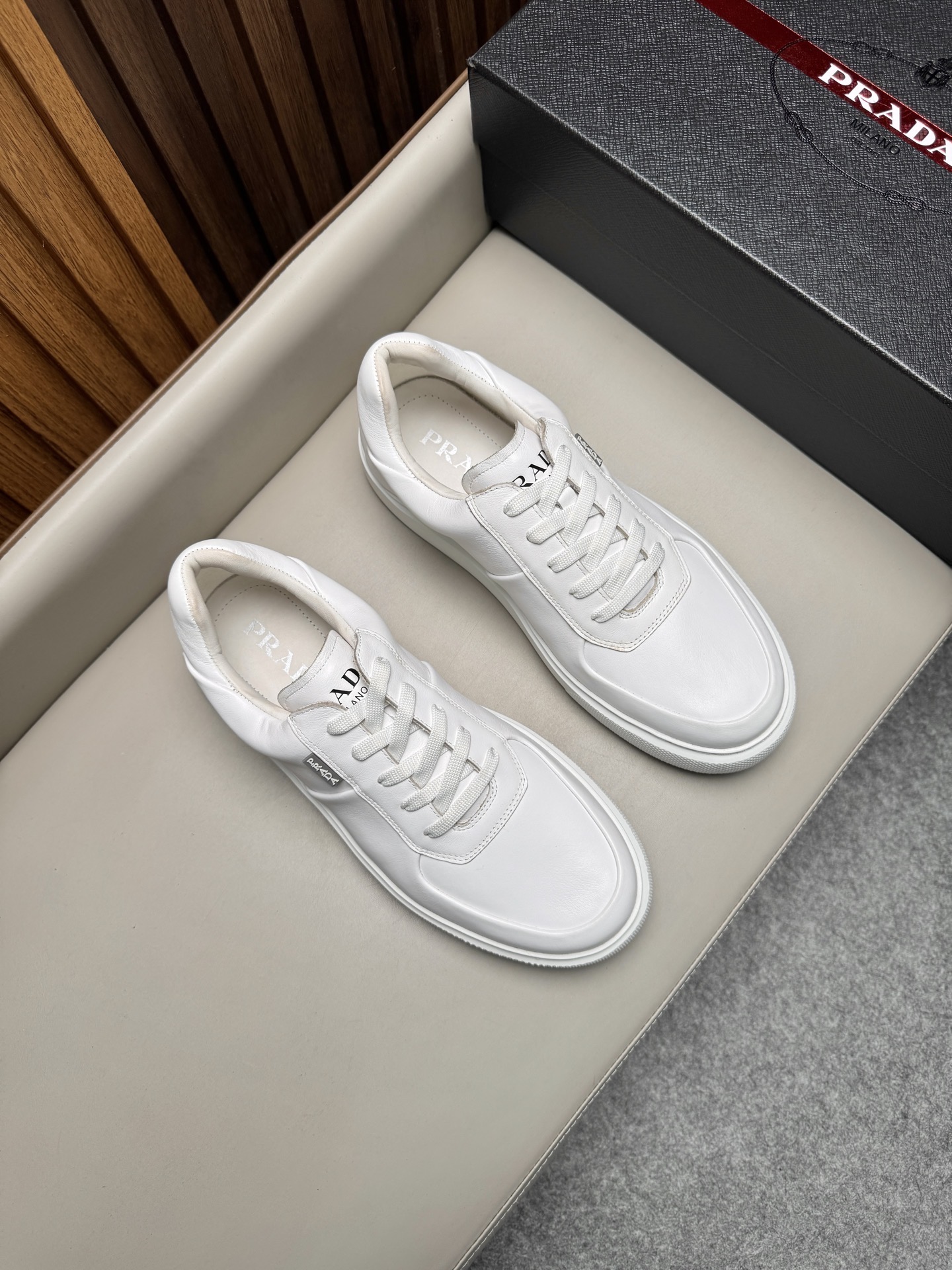 Кроссовки мужские в стиле Prada белого цвета