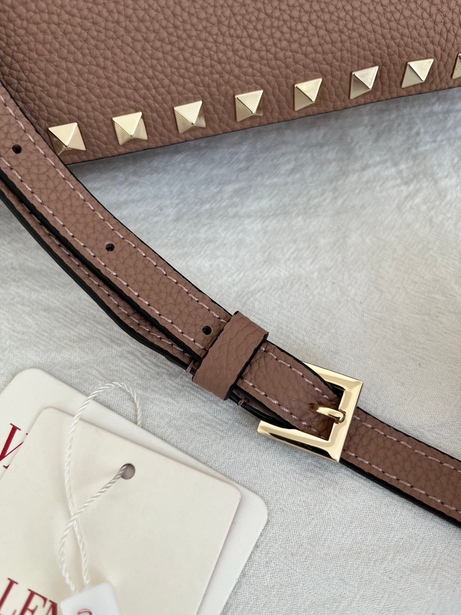 Сумка женская в стиле Valentino Garavani Rockstud таупового цвета