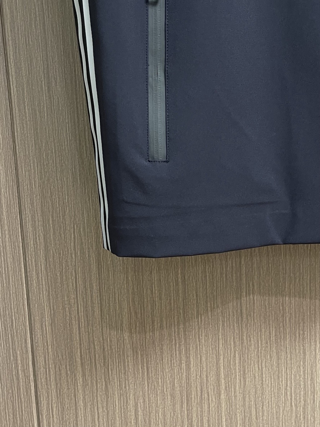 Костюм мужской в стиле Zegna ткани тёмно-синего цвета с жилетом и шортами