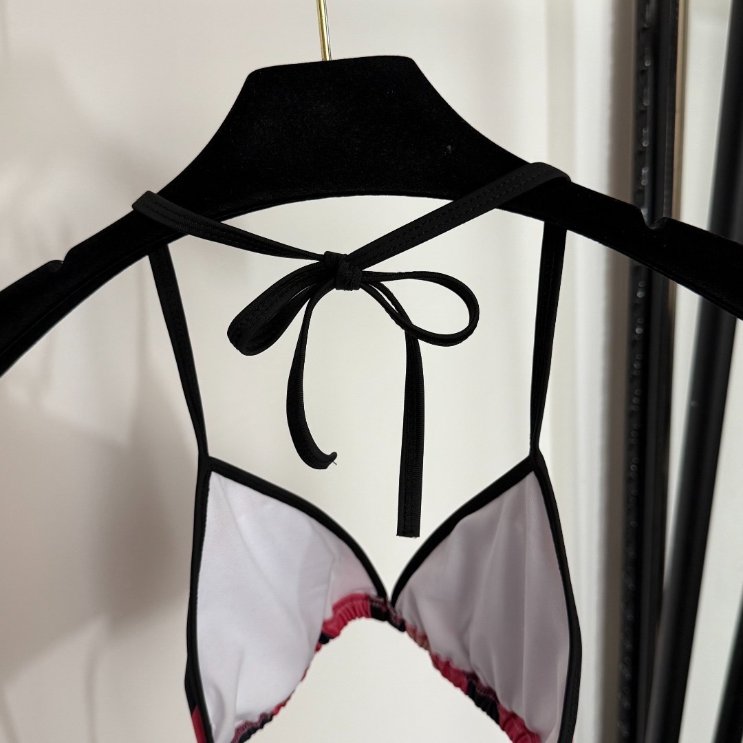 Купальник женский в стиле Emilio Pucci раздельный розового цвета с принтом на завязках