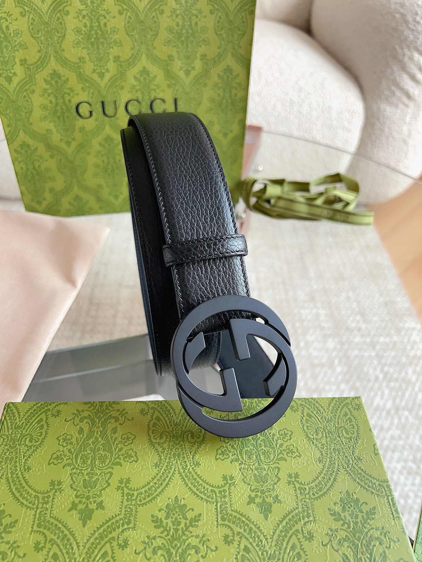Ремень мужской Gucci GG Marmont тёмно-серого цвета матовой пряжкой