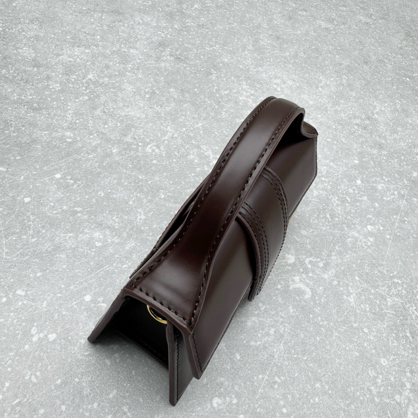 Сумка женская Jacquemus Bambino мини из лакированной кожи шоколадного  цвета