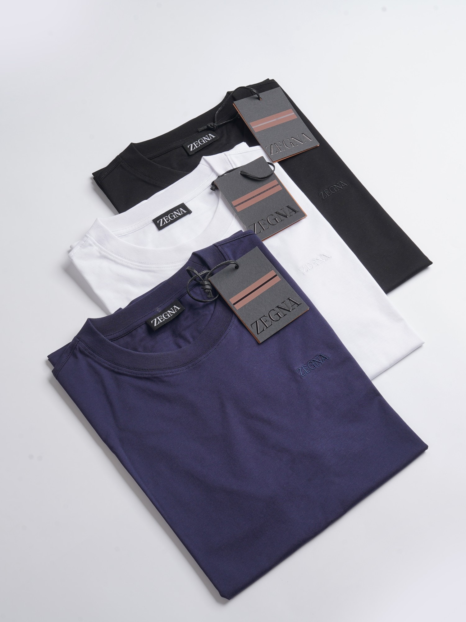 Футболка мужская в стиле Zegna из хлопка с вышивкой в тон чёрного цвета