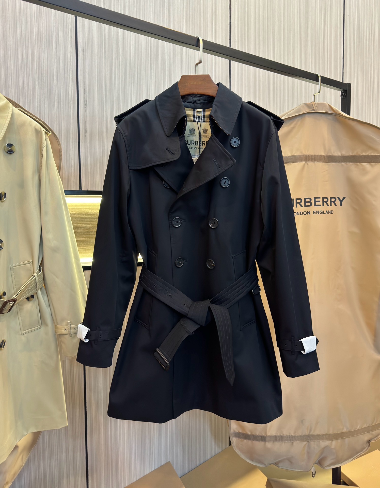 Тренч мужской Burberry Heritage Kensington Short чёрного цвета