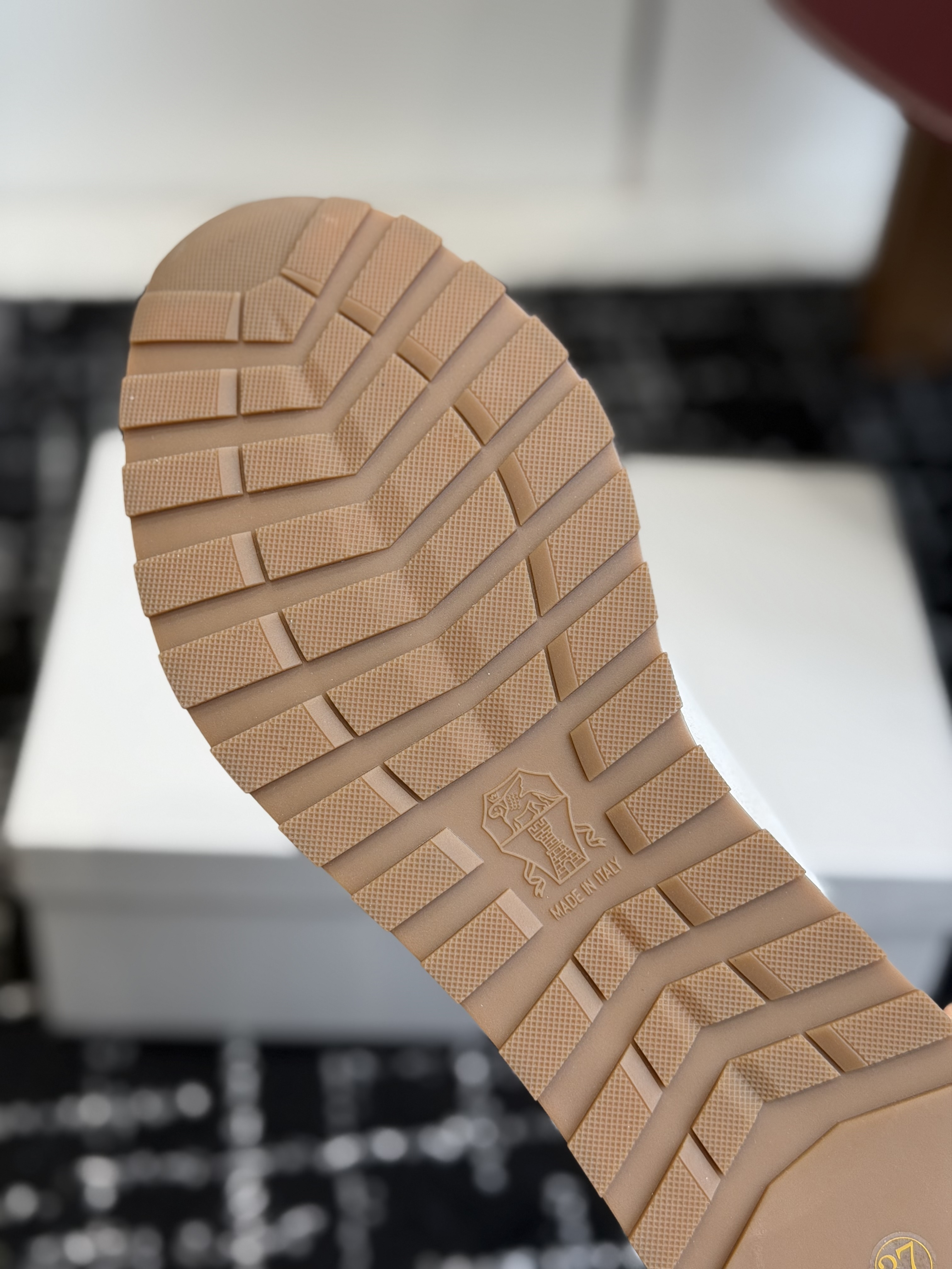 Кроссовки женские в стиле Brunello Cucinelli светло-бежевого цвета