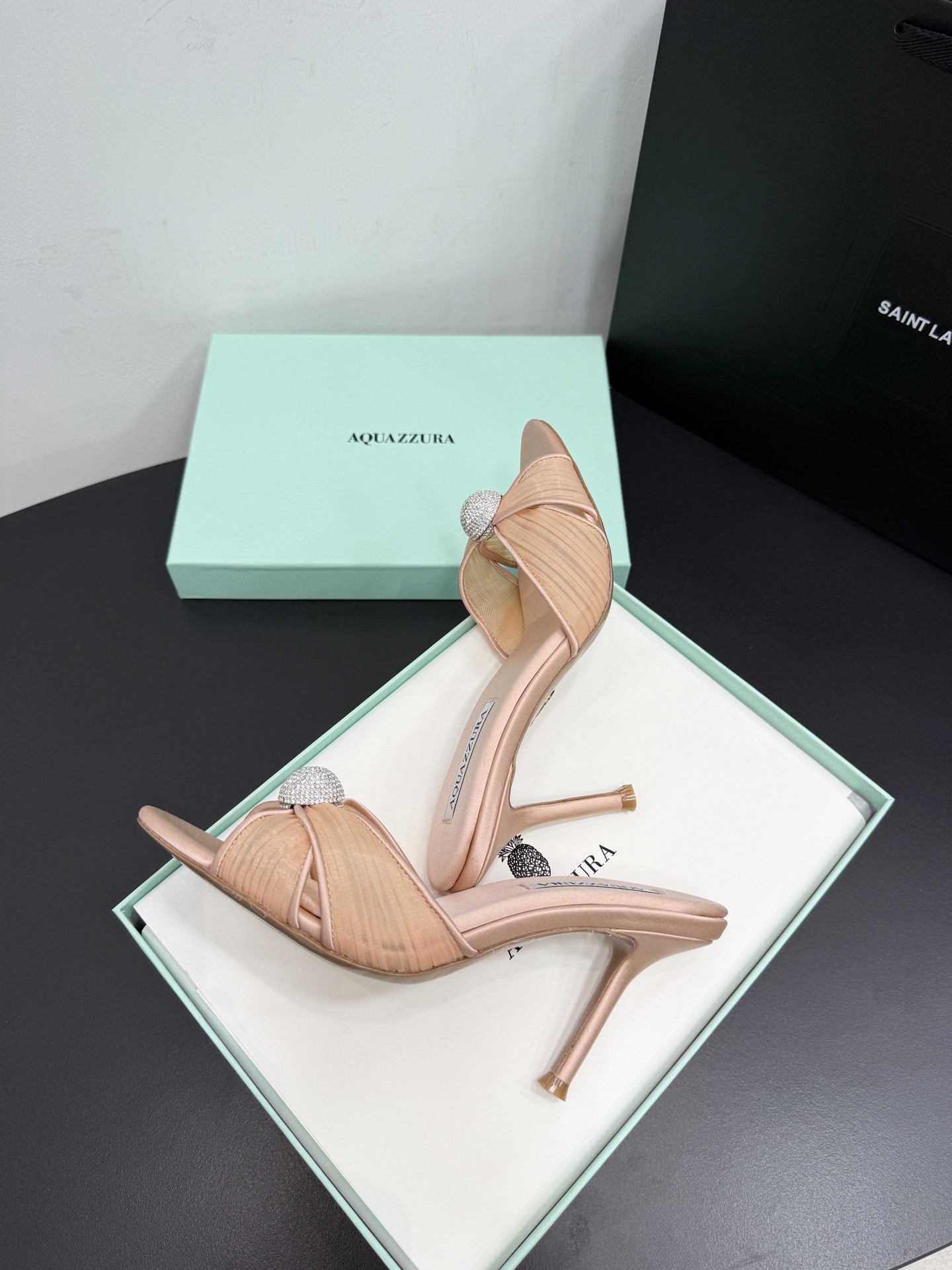 Мюли женские Aquazzura из натурального шёлка бежево-розового цвета