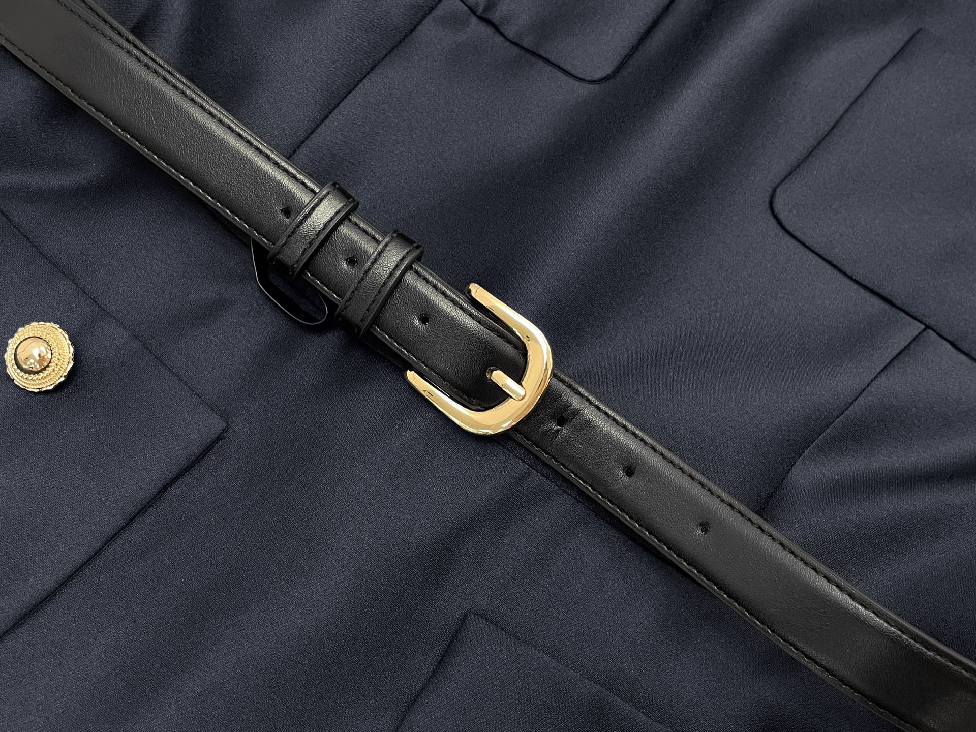 Платье женское в стиле Self-Portrait комбинированное с плиссированной юбкой и поясом