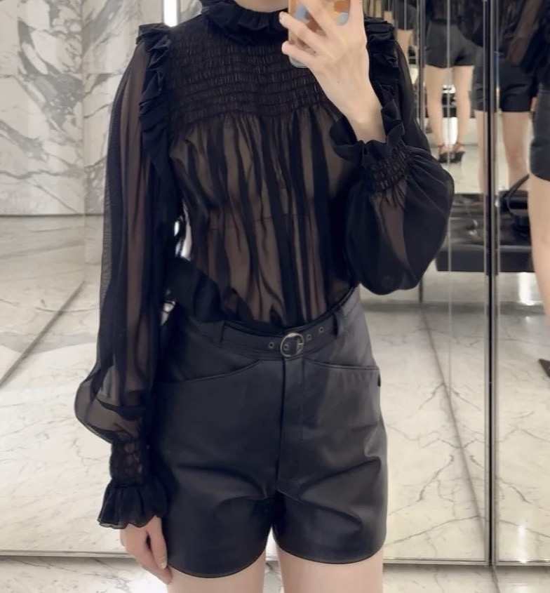 Блуза женская в стиле Saint Laurent чёрного цвета с рюшами