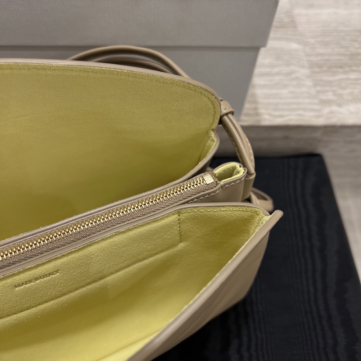 Сумка женская в стиле Celine Trio Flap бежевого цвета