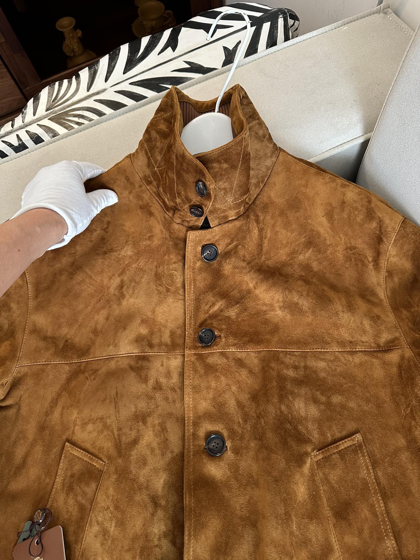 Куртка женская в стиле Loro Piana из натуральной замши коричневого цвета с воротником-стойкой