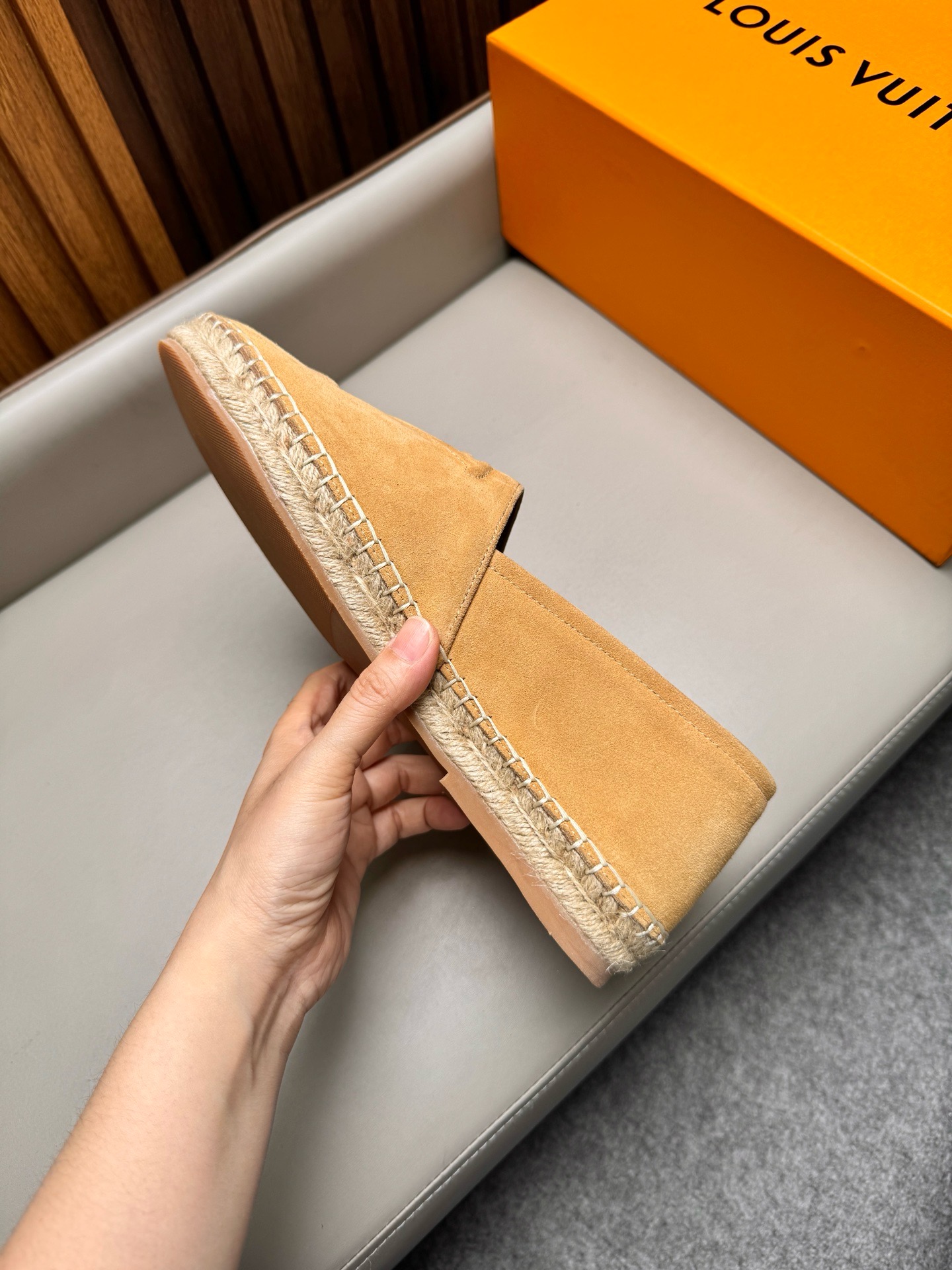 Эспадрильи мужские в стиле Louis Vuitton из натуральной замши бежевого цвета