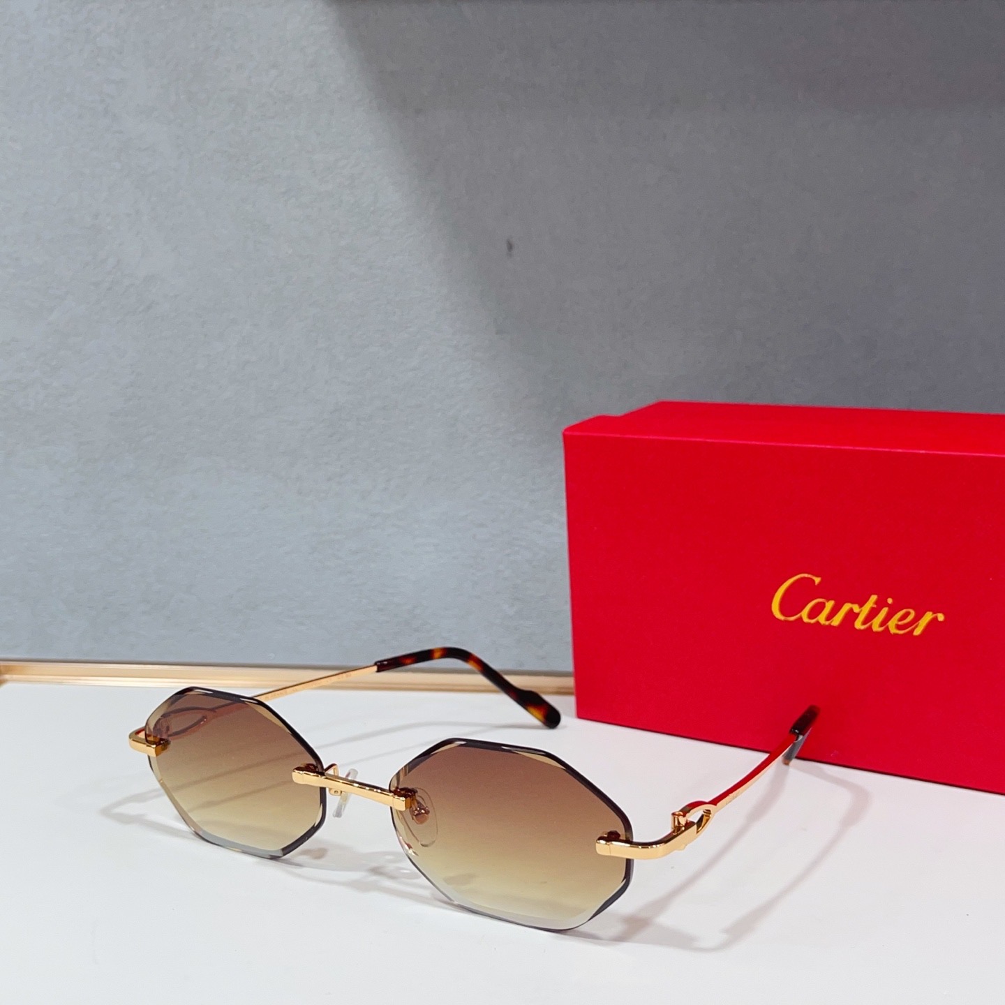 Очки солнцезащитные женские в стиле Cartier