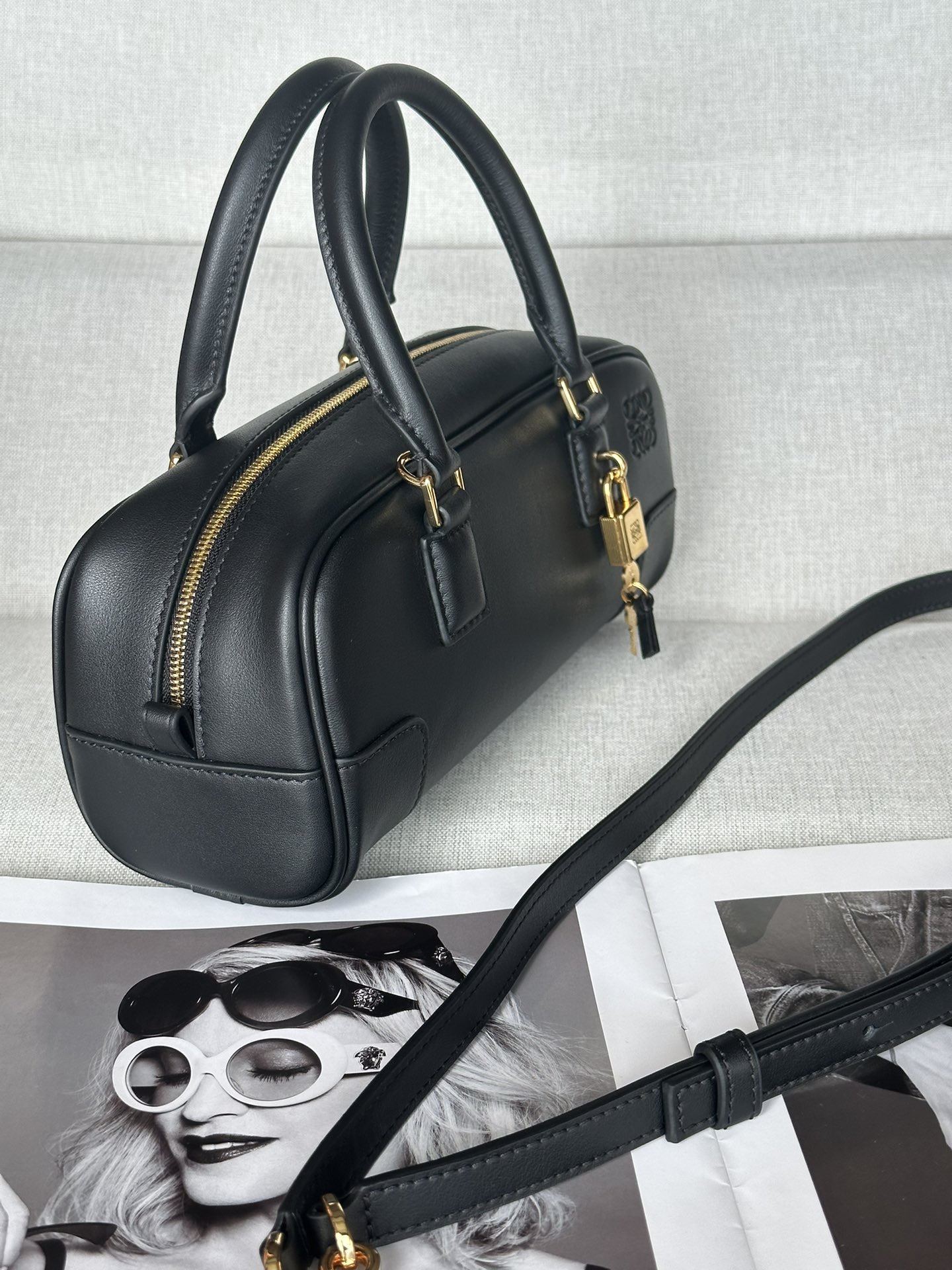 Сумка женская в стиле Loewe Amazona 23 чёрного цвета