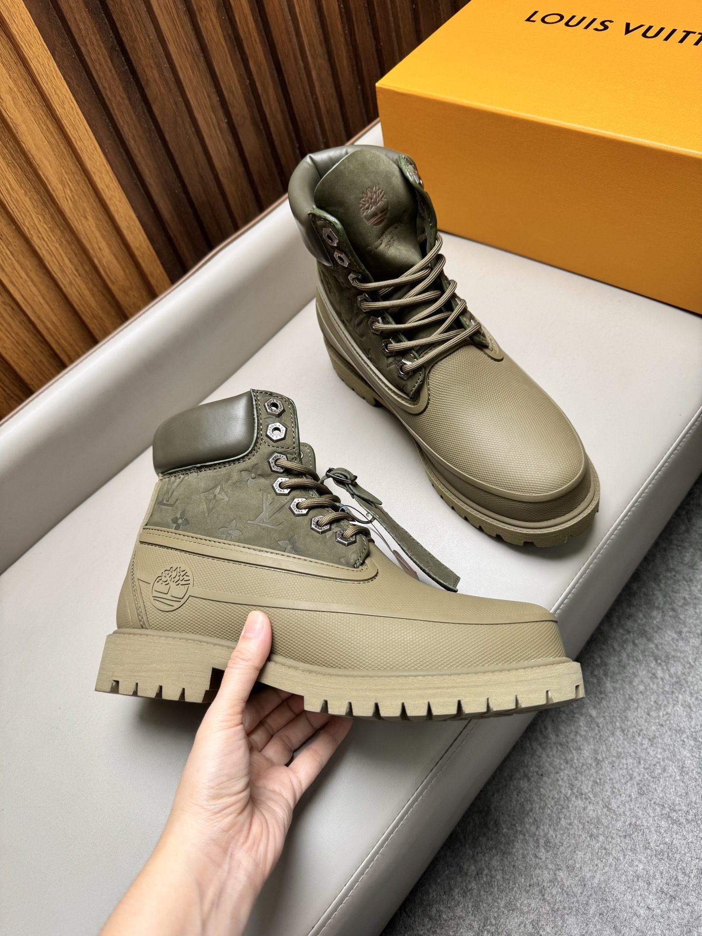 Ботинки мужские Louis Vuitton LV Remix Combat Boot цвета хаки