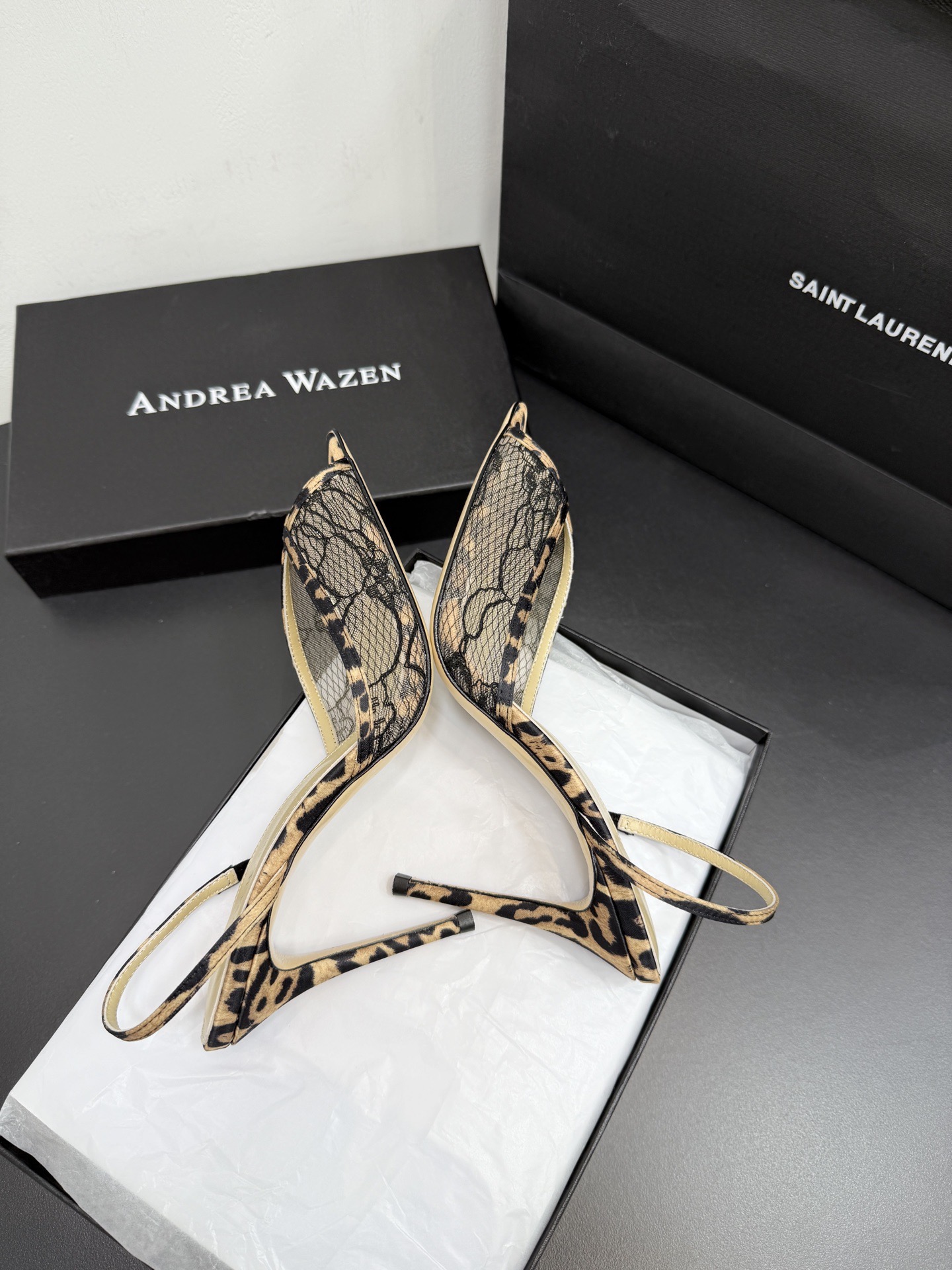 Туфли женские в стиле Andrea Wazen бежево-чёрного цвета