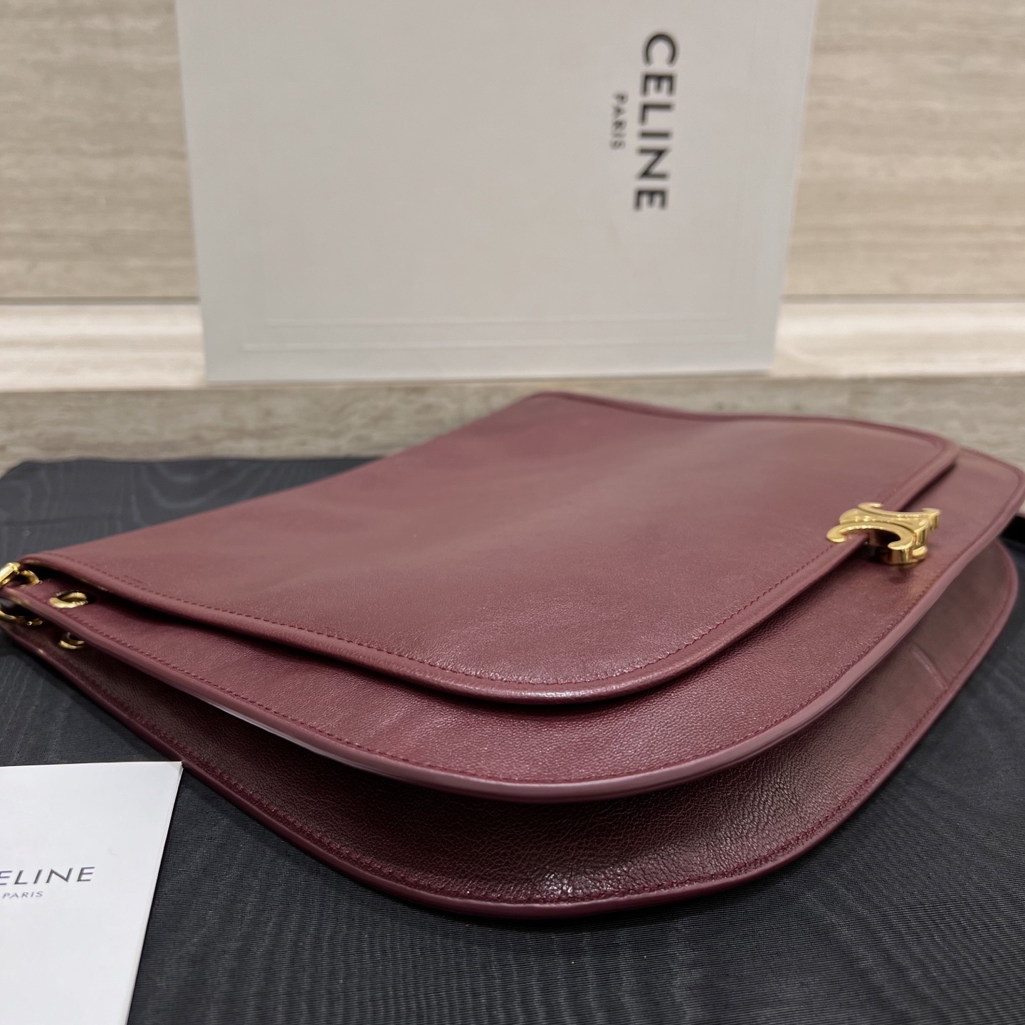 Сумка женская в стиле Celine Soft Triomphe Besace бордового цвета