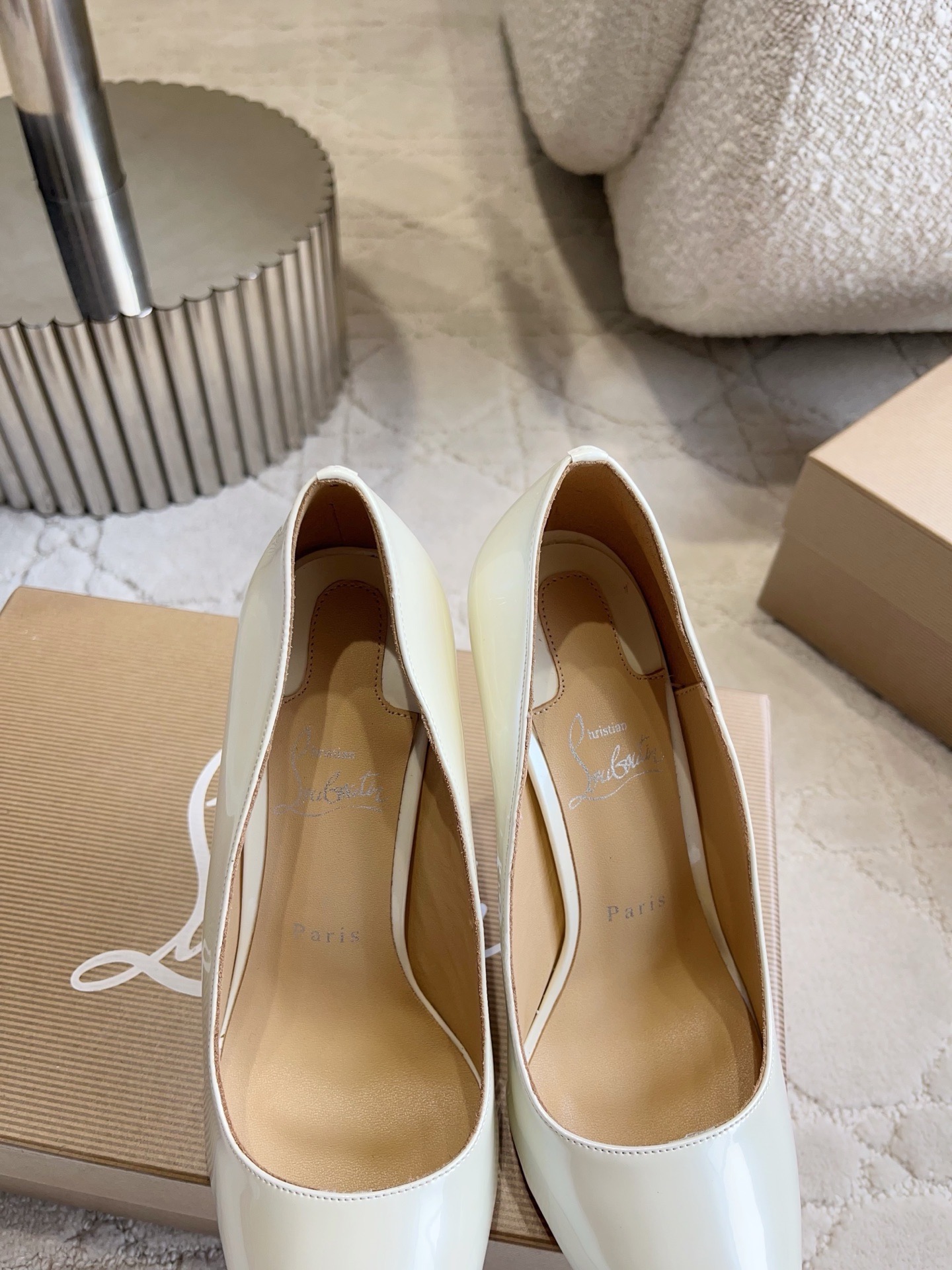 Туфли женские в стиле Christian Louboutin So Kate белого цвета
