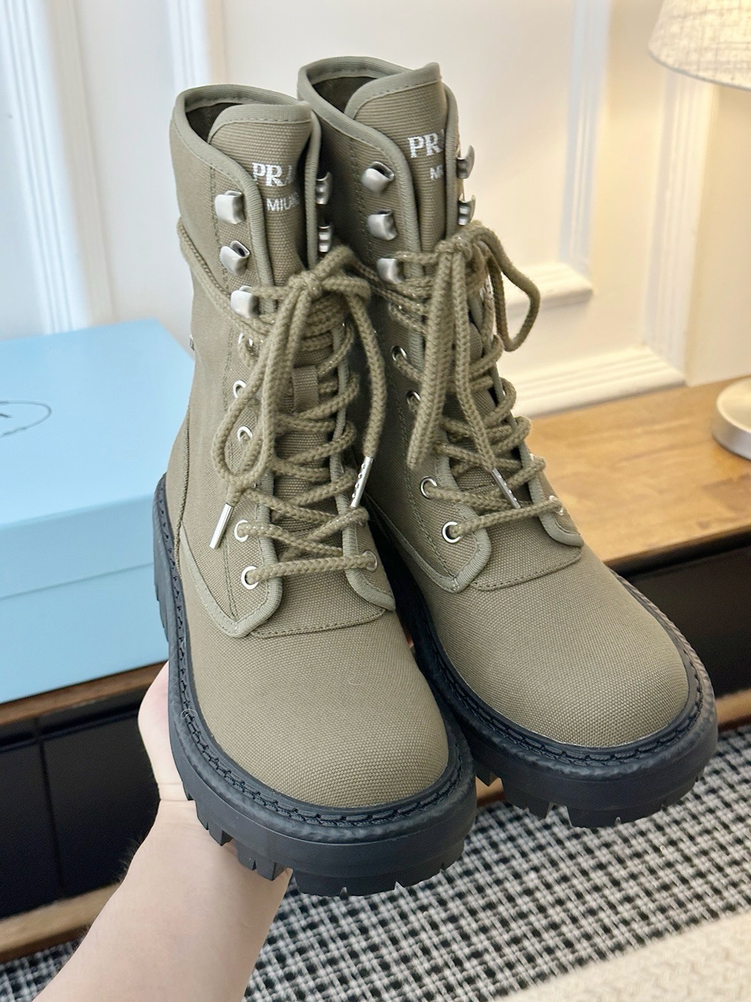 Ботинки женские Prada Canvas Combat Boot цвета хаки