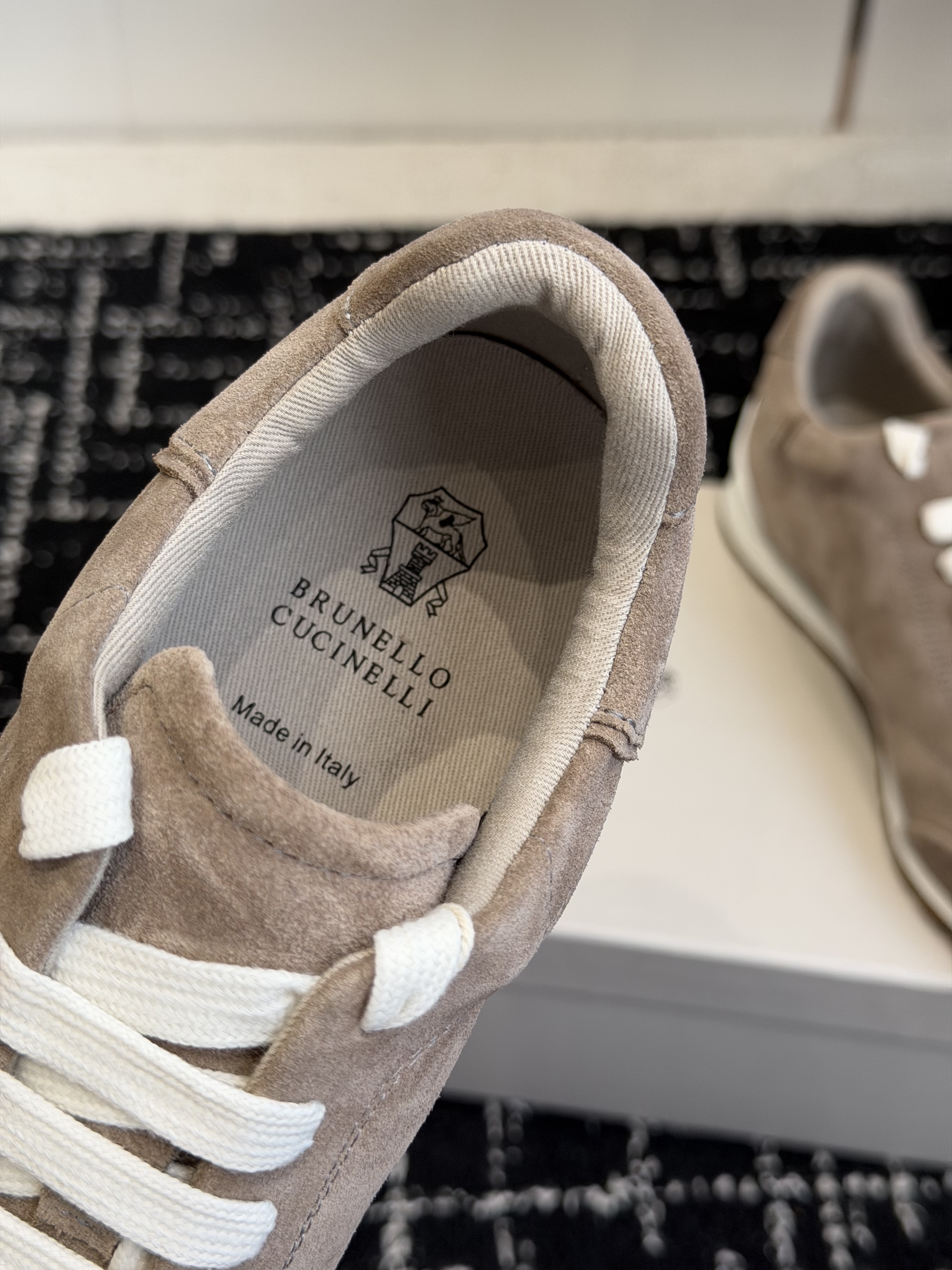 Кроссовки женские в стиле Brunello Cucinelli бежевого цвета